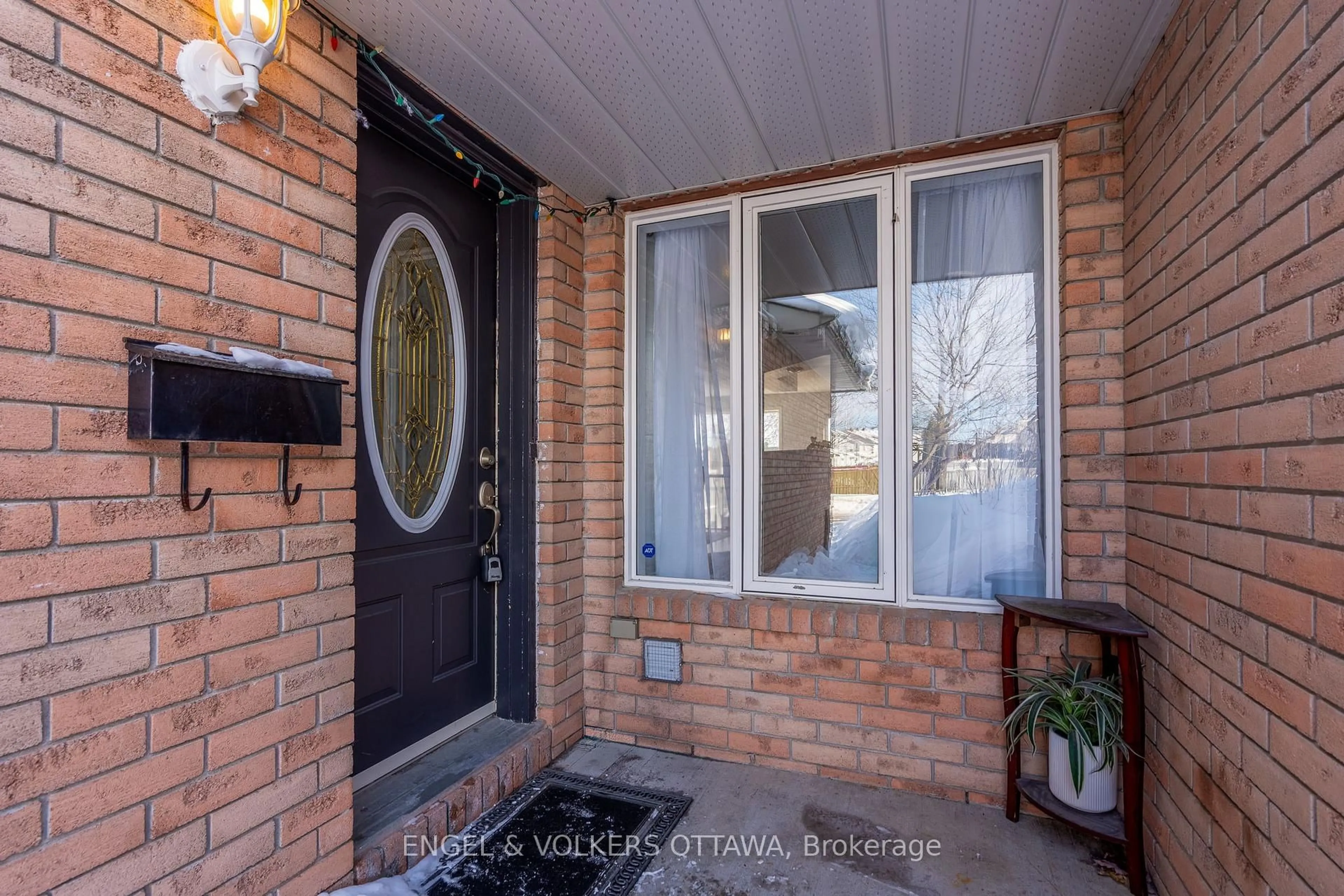 Indoor entryway for 783 Nesting Way, Orleans Ontario K4A 3X6