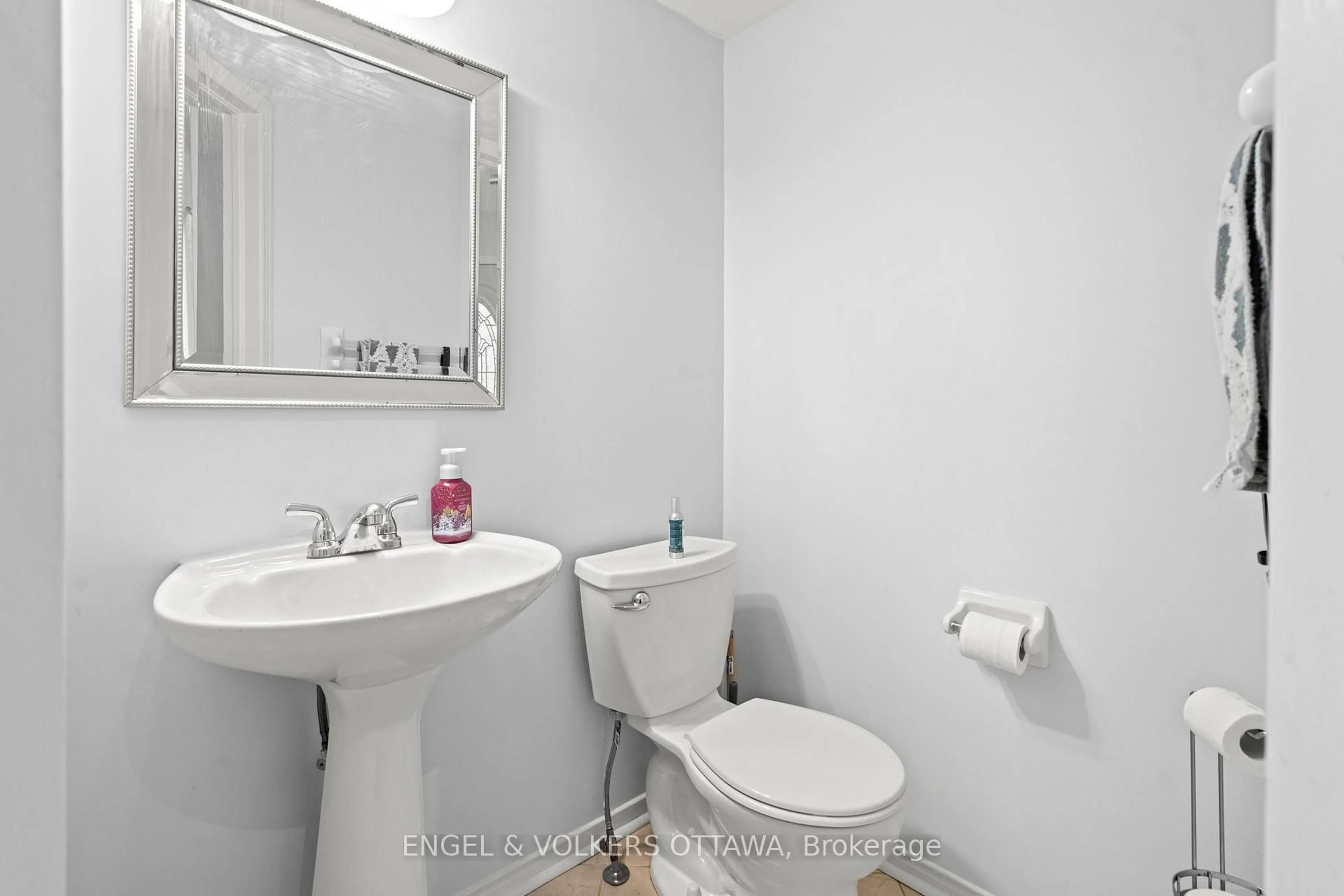 Standard bathroom, unknown for 783 Nesting Way, Orleans Ontario K4A 3X6