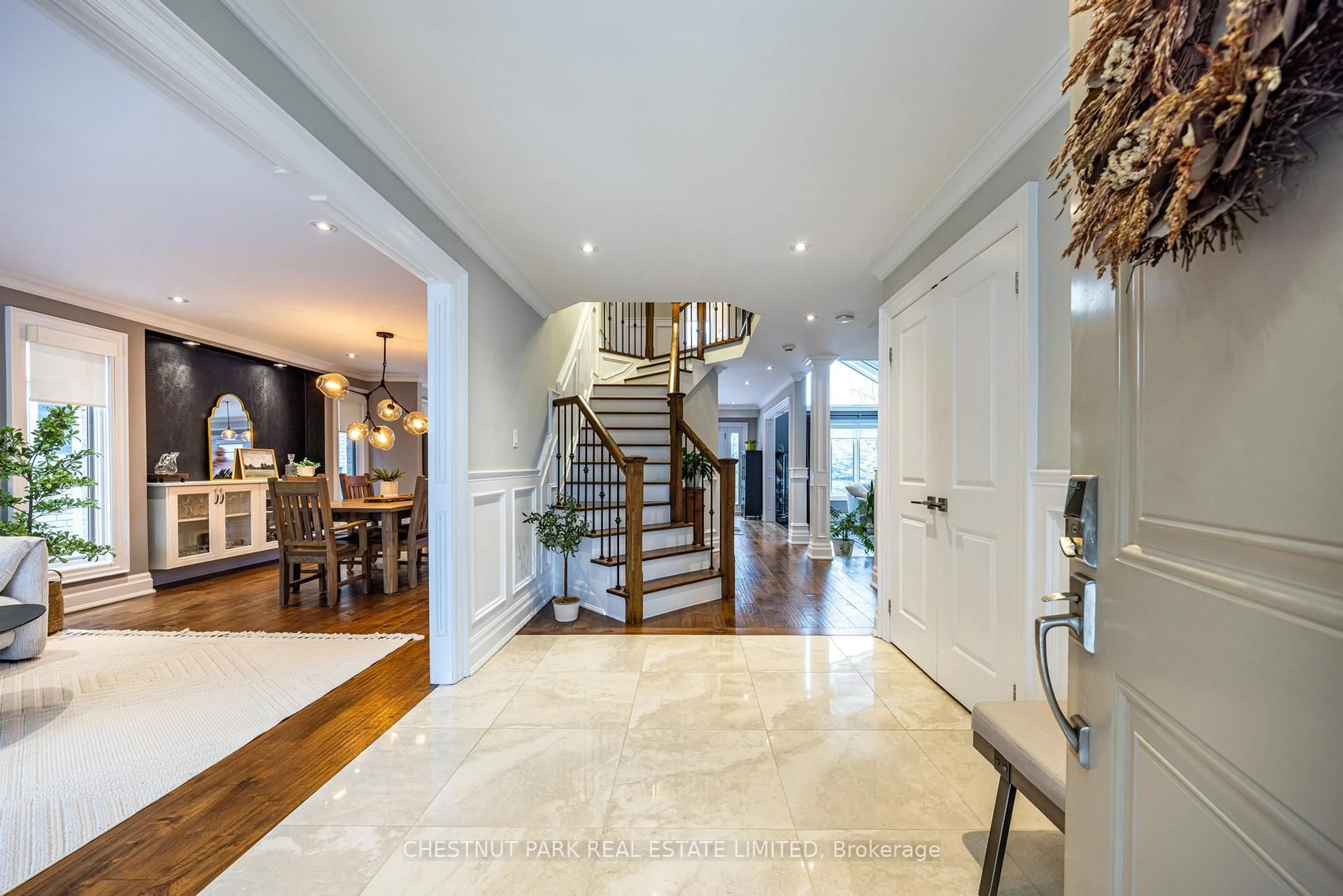 Indoor foyer for 104 Gatestone Dr, Hamilton Ontario L8J 3S1