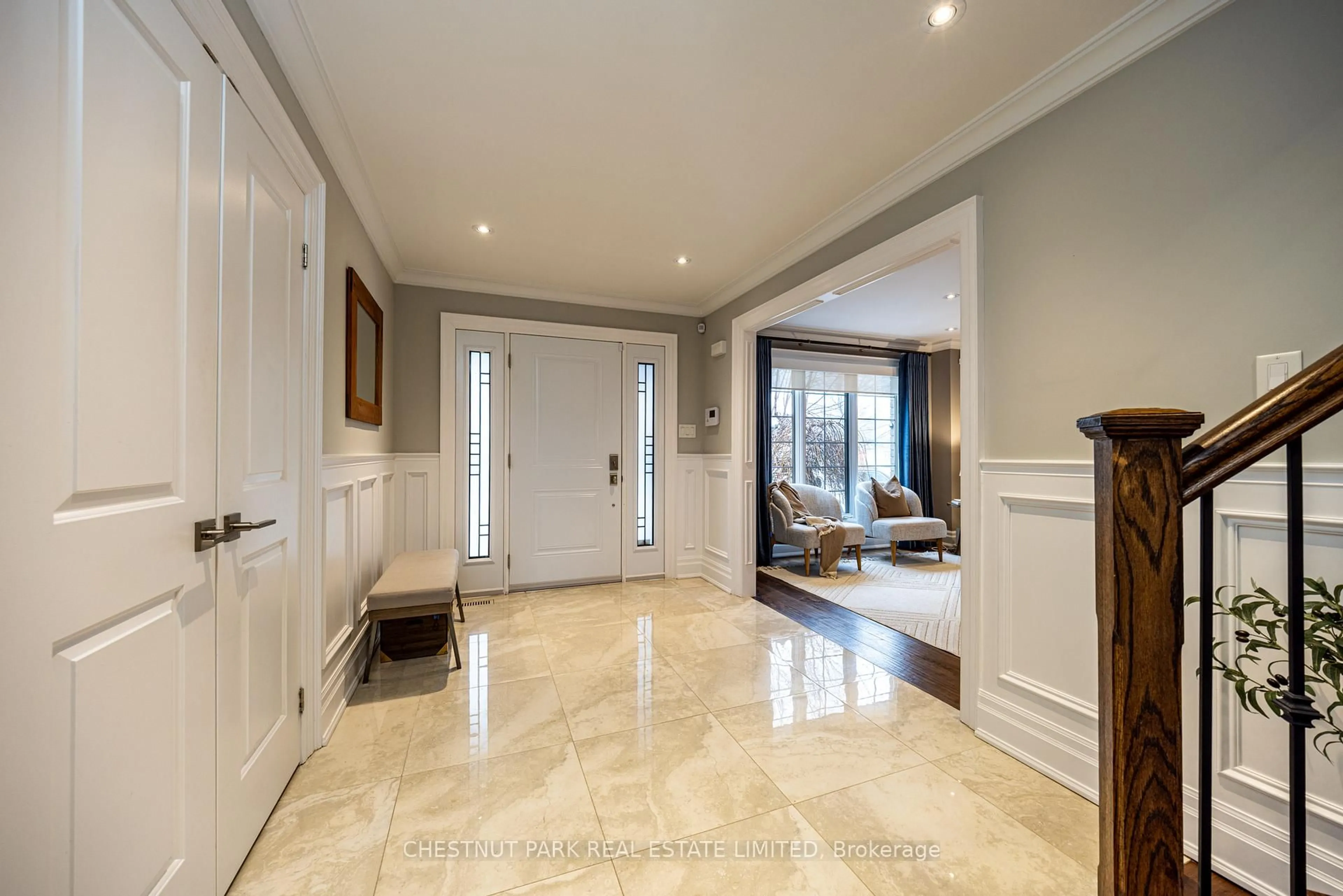 Indoor entryway for 104 Gatestone Dr, Hamilton Ontario L8J 3S1