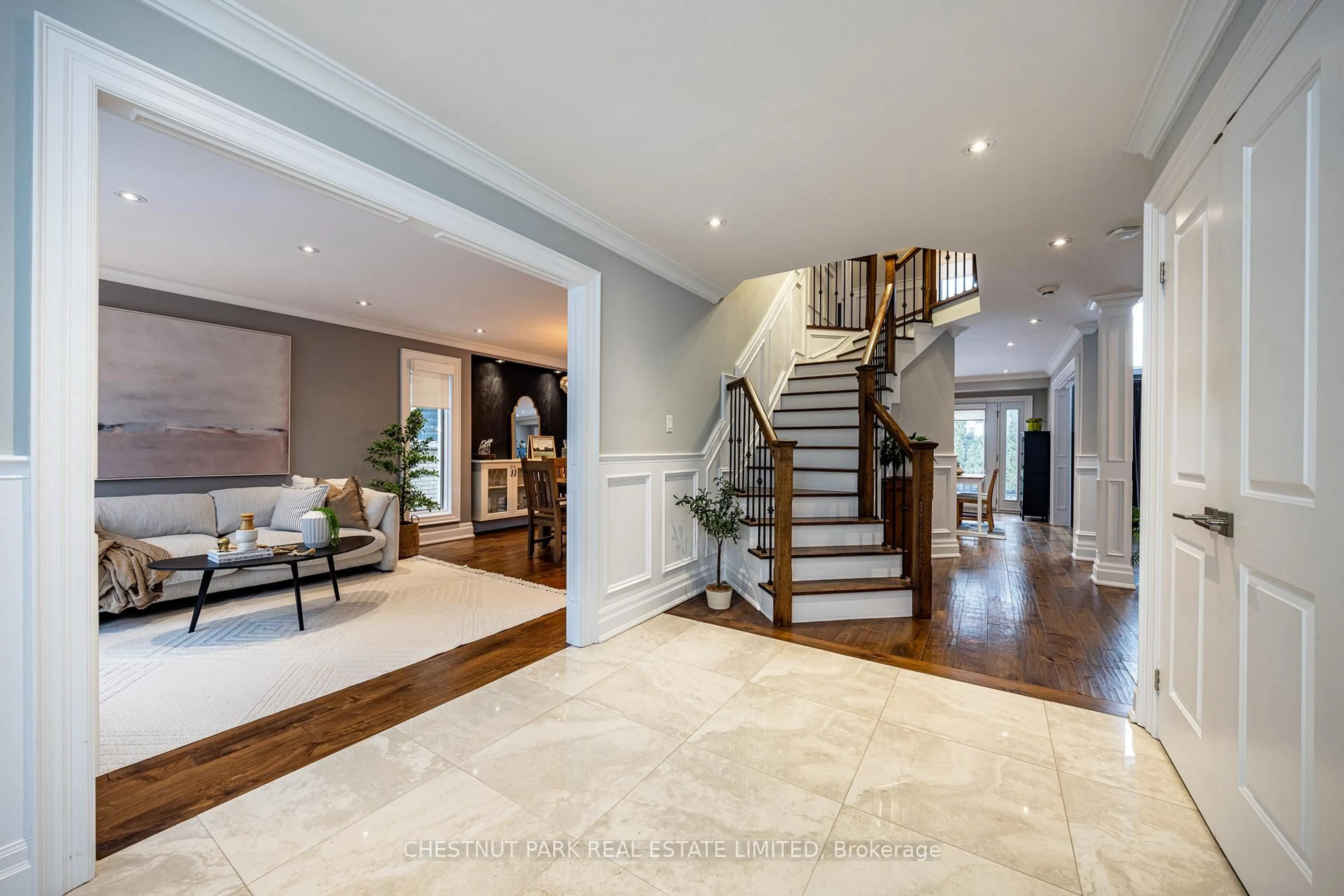 Indoor foyer for 104 Gatestone Dr, Hamilton Ontario L8J 3S1