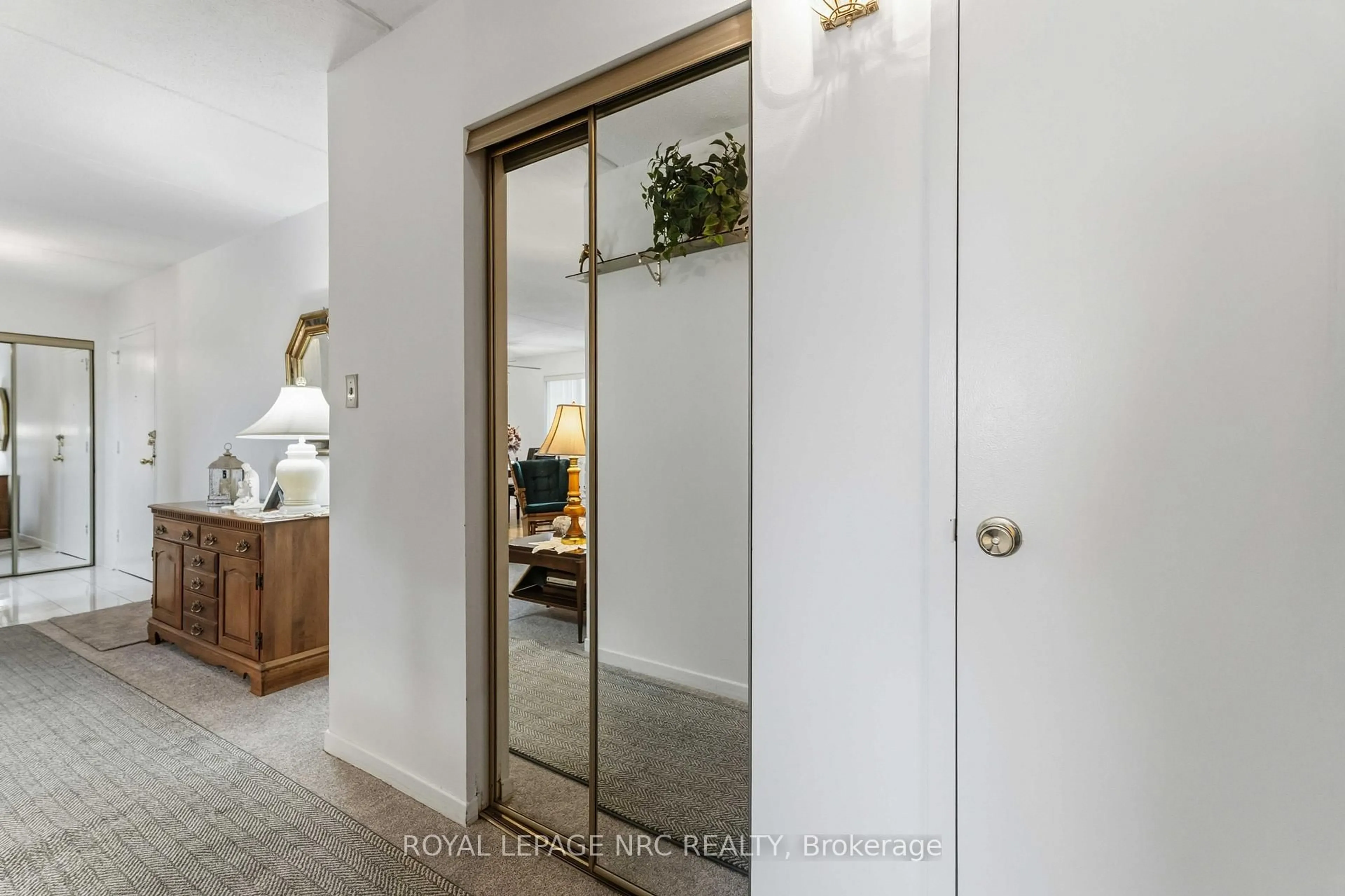 Indoor entryway for 198 Scott St #418, St. Catharines Ontario L2N 5T3