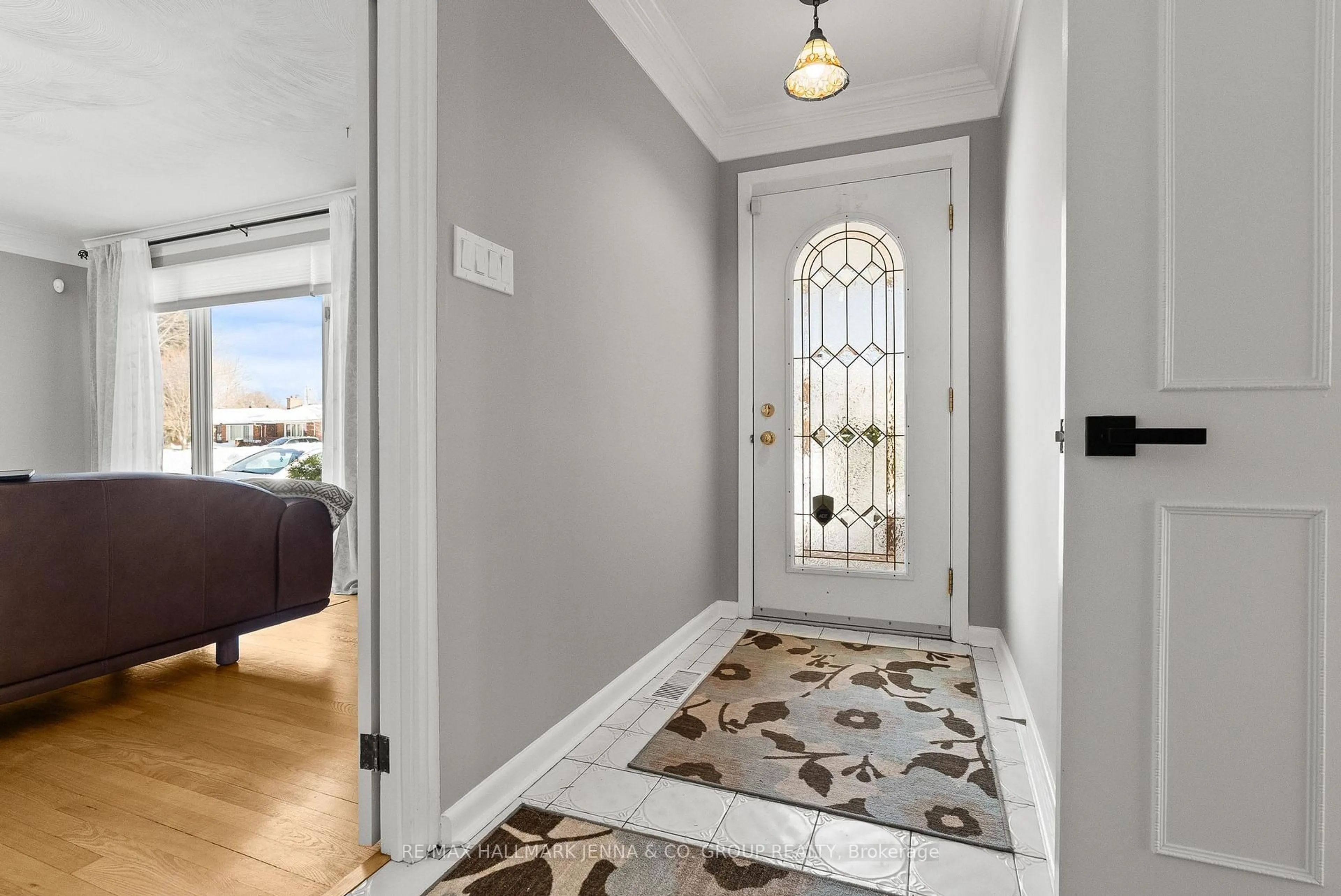 Indoor entryway for 866 Claude St, Ottawa Ontario K1K 2S6