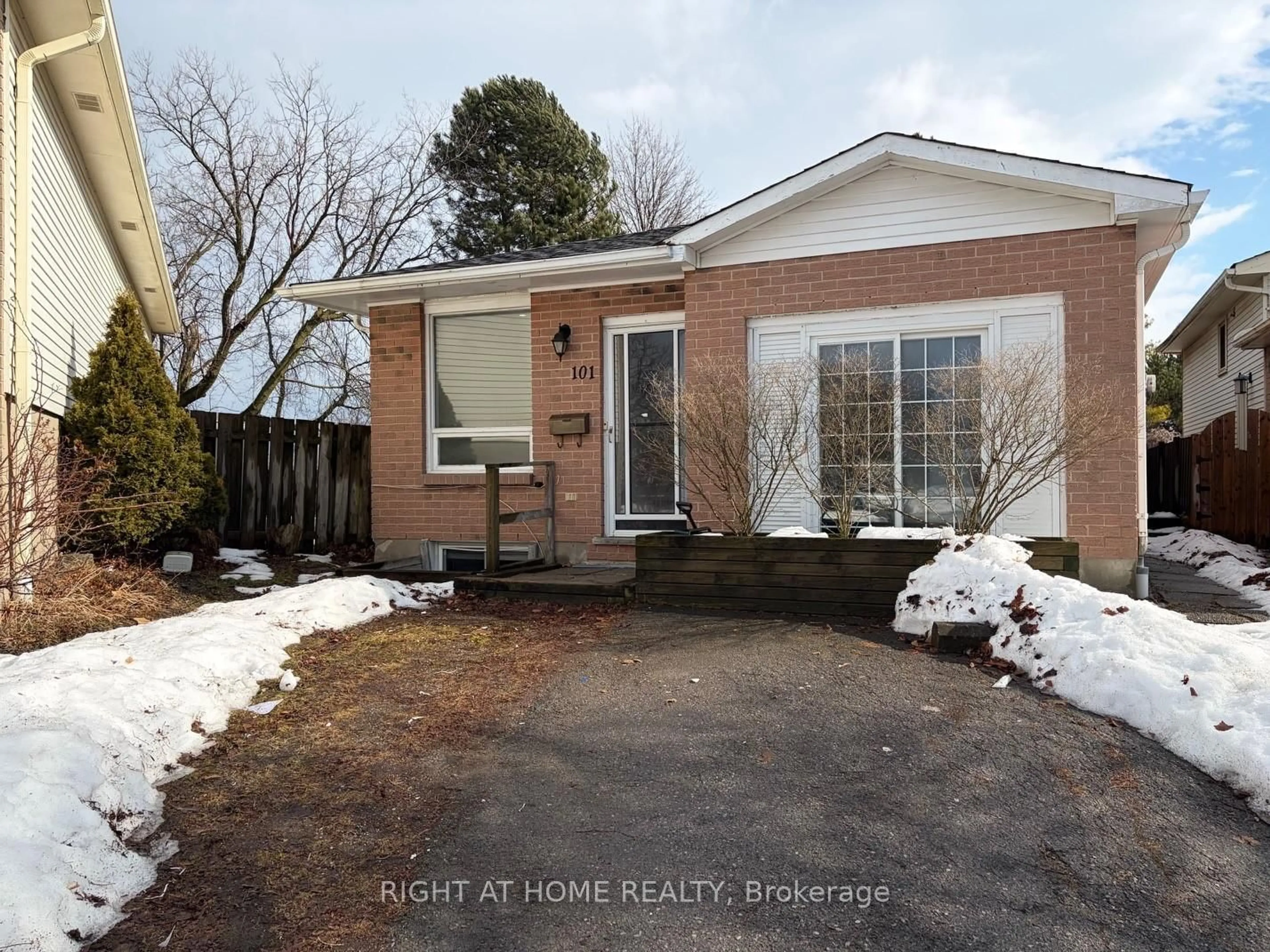 Home with brick exterior material, street for 101 Romy Cres, Thorold Ontario L2V 4V2