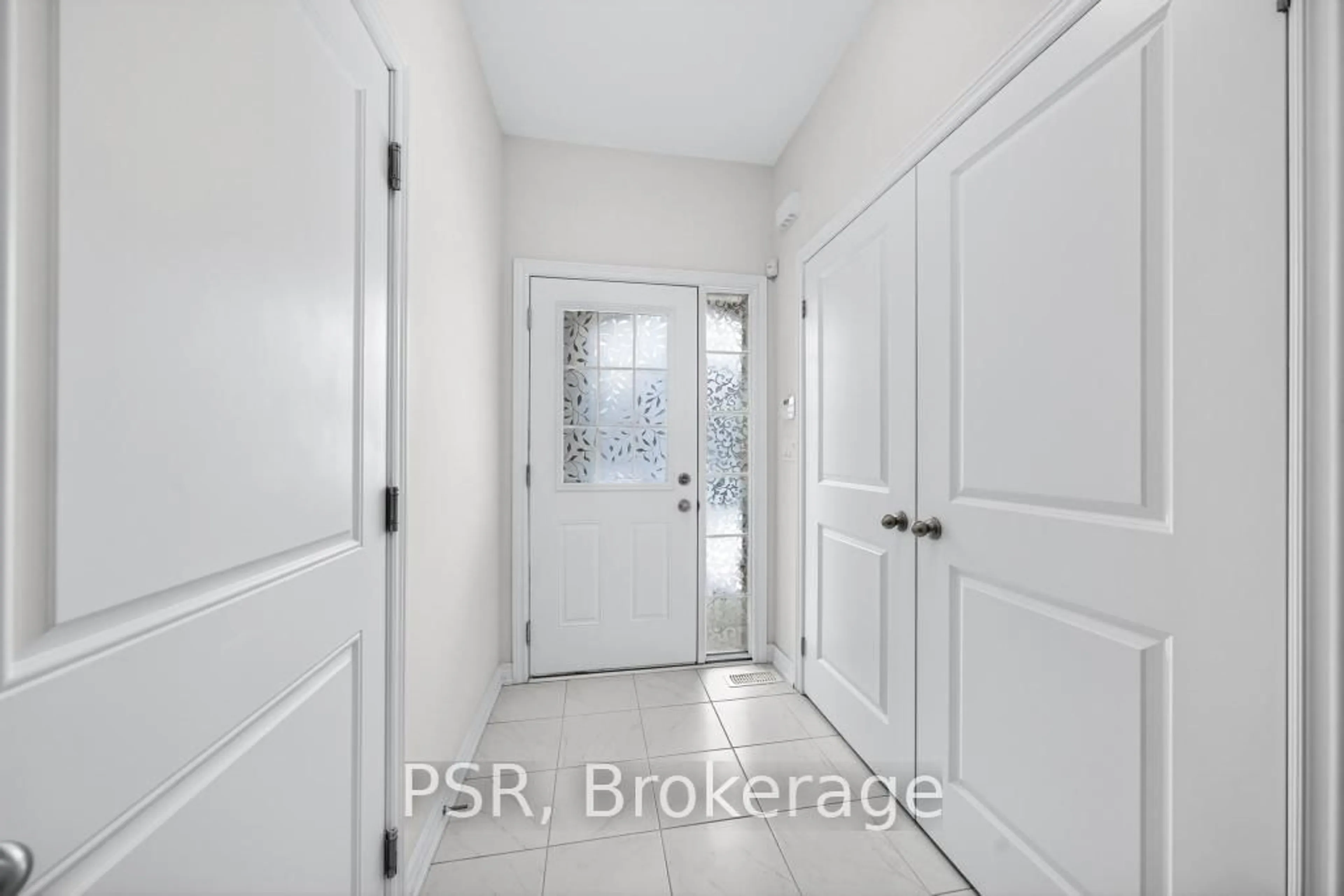 Indoor entryway for 9 Starling Dr, Hamilton Ontario L9A 2P5