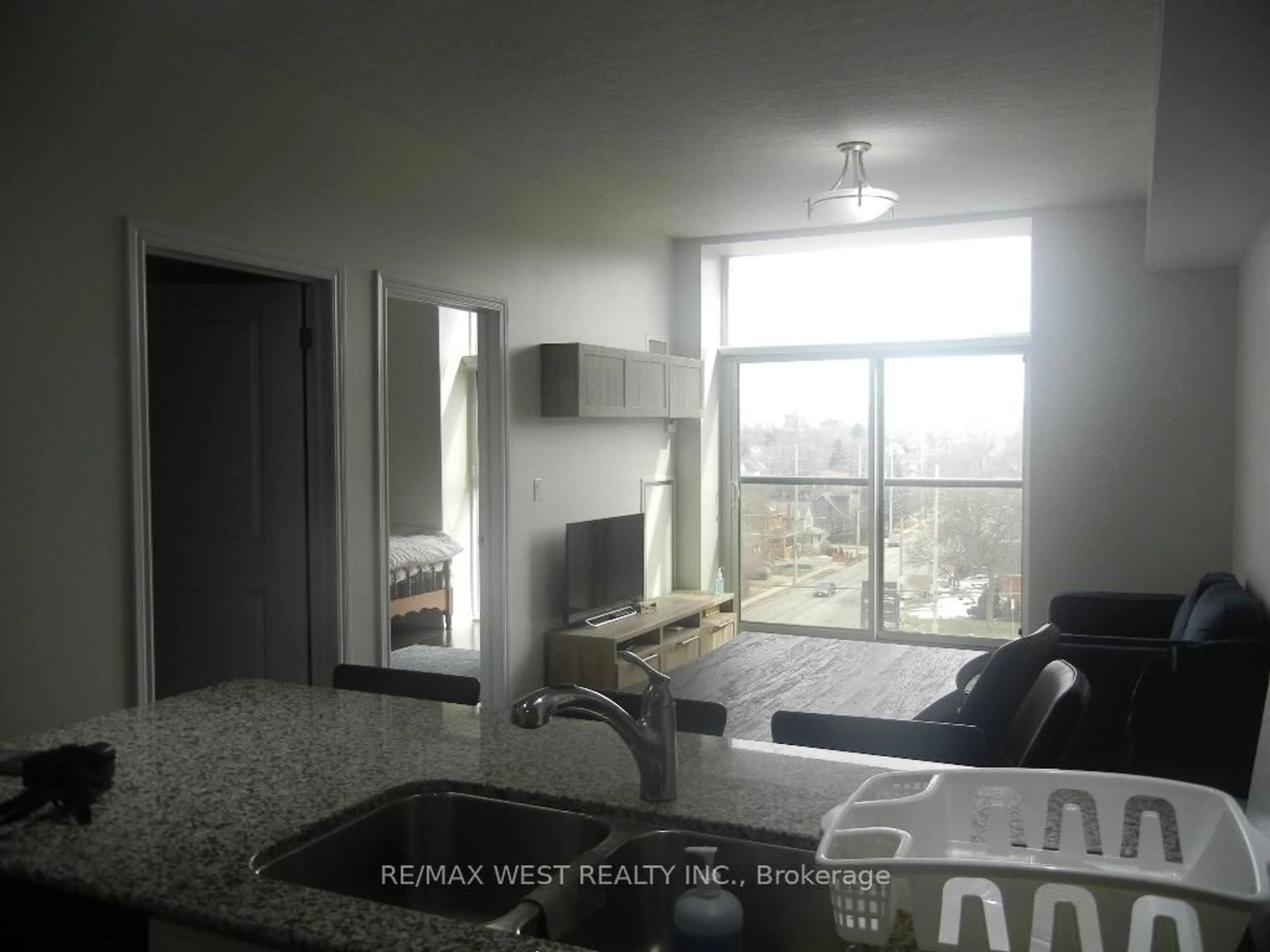 A pic of a room for 427 Aberdeen Ave #406, Hamilton Ontario L8P 2S4