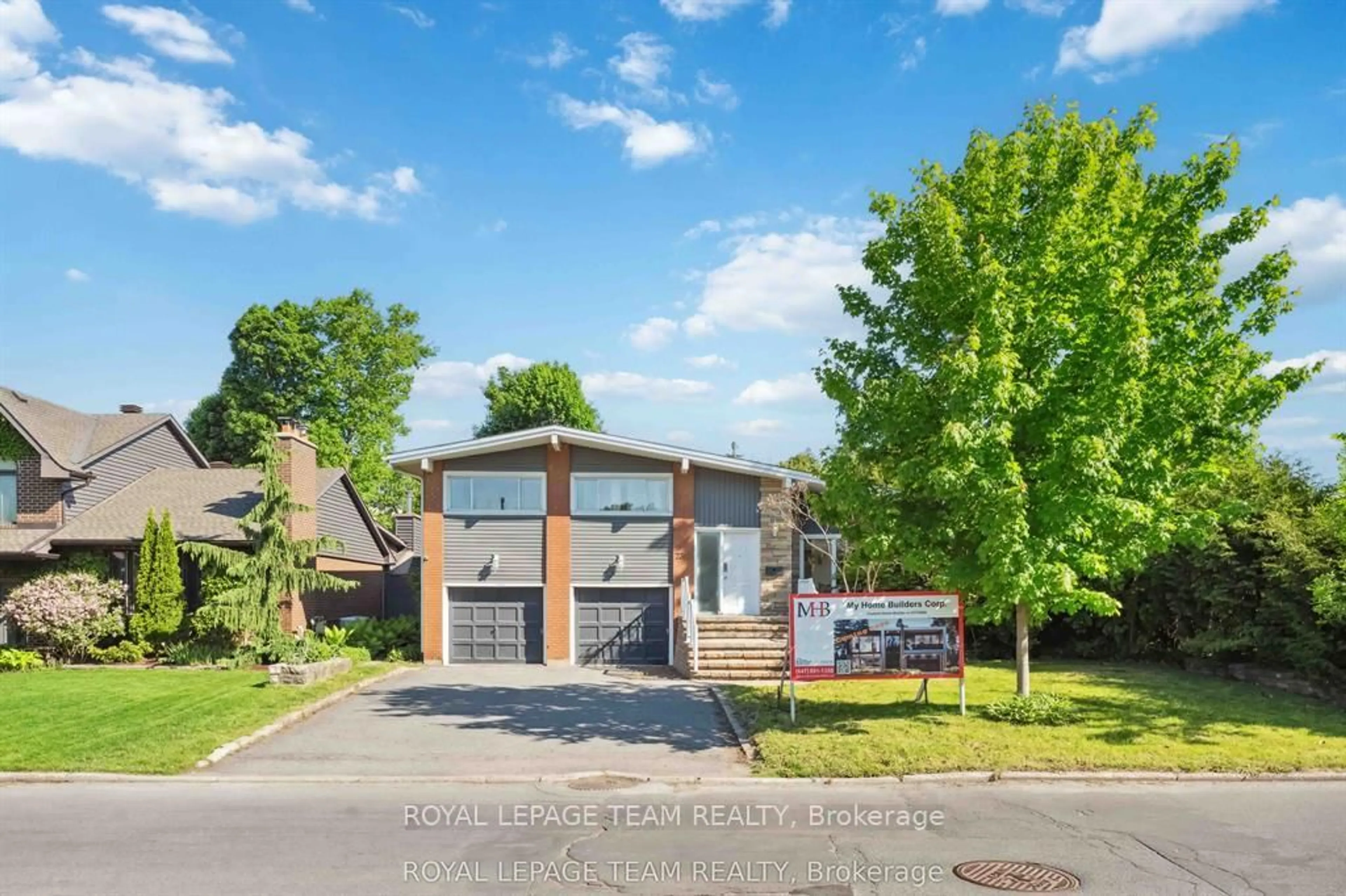 A pic from outside/outdoor area/front of a property/back of a property/a pic from drone, street for 2353 Georgina Dr, Ottawa Ontario K2B 7M6