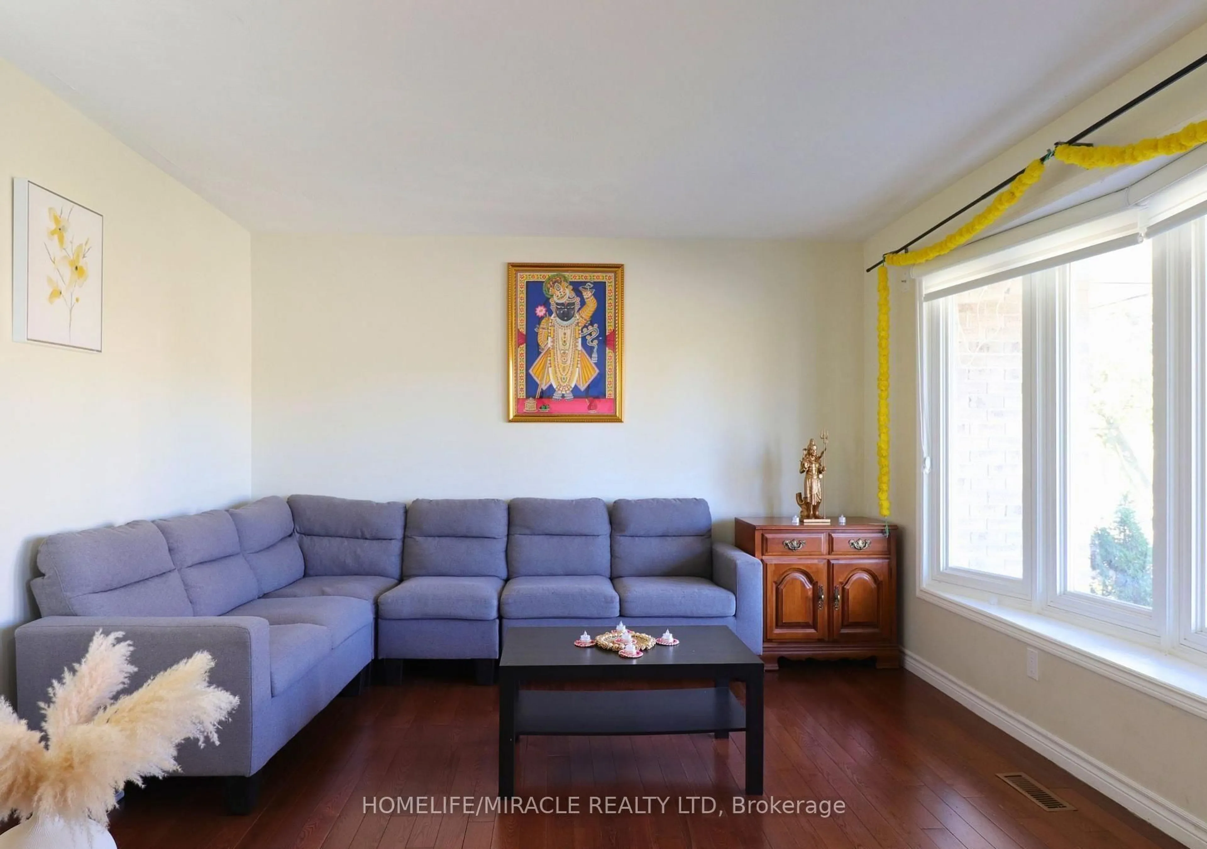 Living room with furniture, unknown for 3 Caprice Crt, Kitchener Ontario N2M 5M2