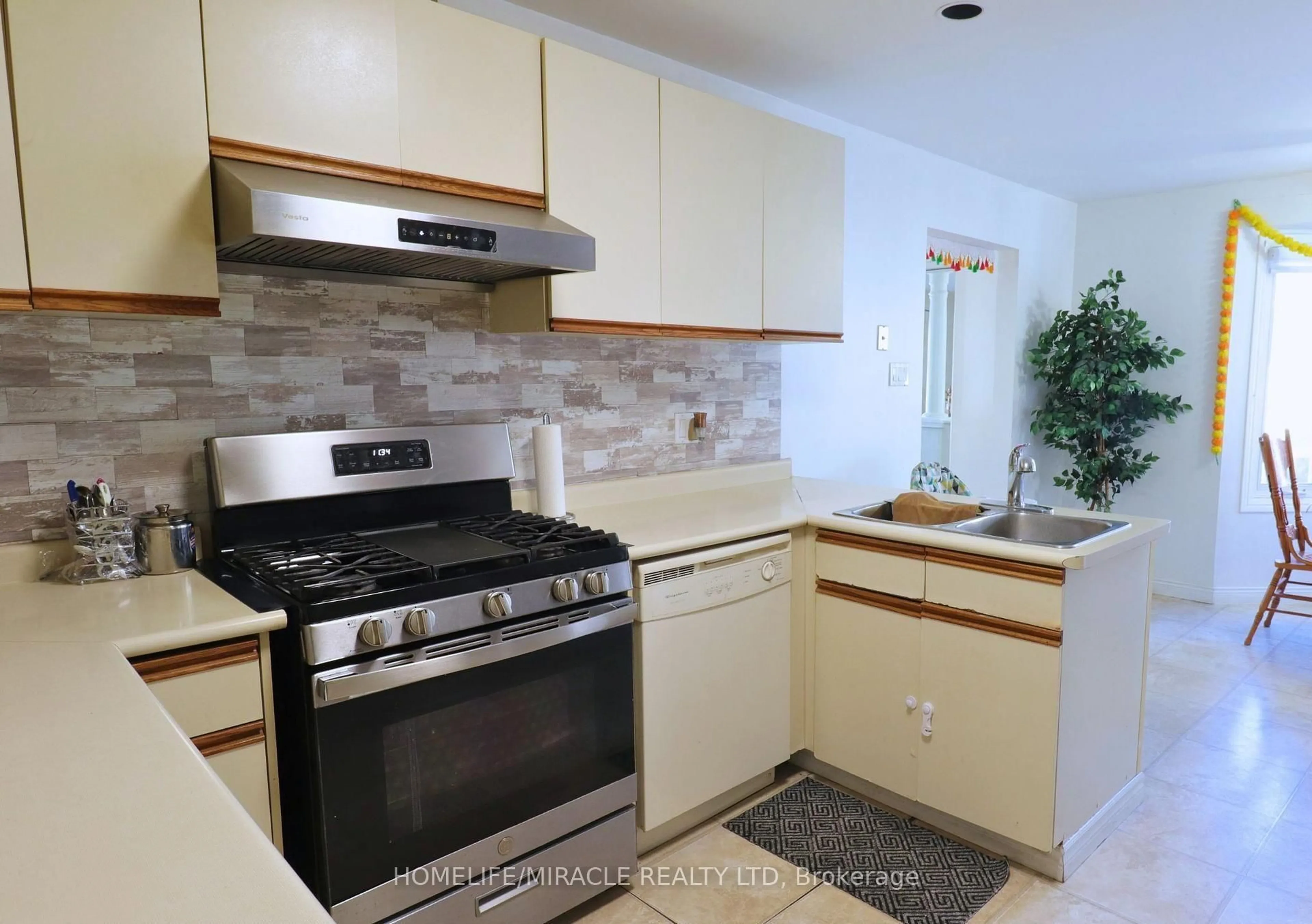 Standard kitchen, ceramic/tile floor for 3 Caprice Crt, Kitchener Ontario N2M 5M2