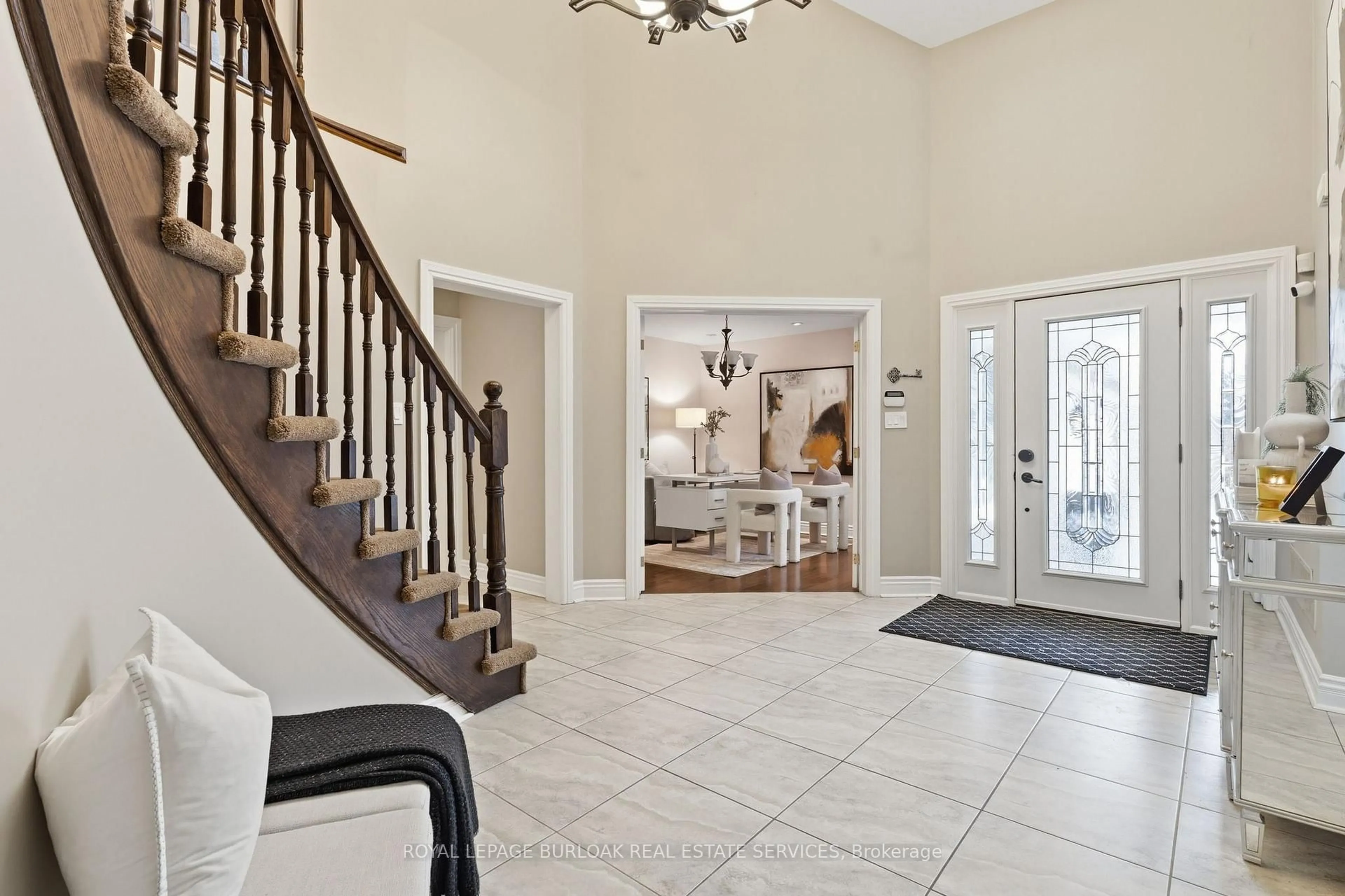 Indoor entryway for 117 Miller Dr, Hamilton Ontario L9G 4W2