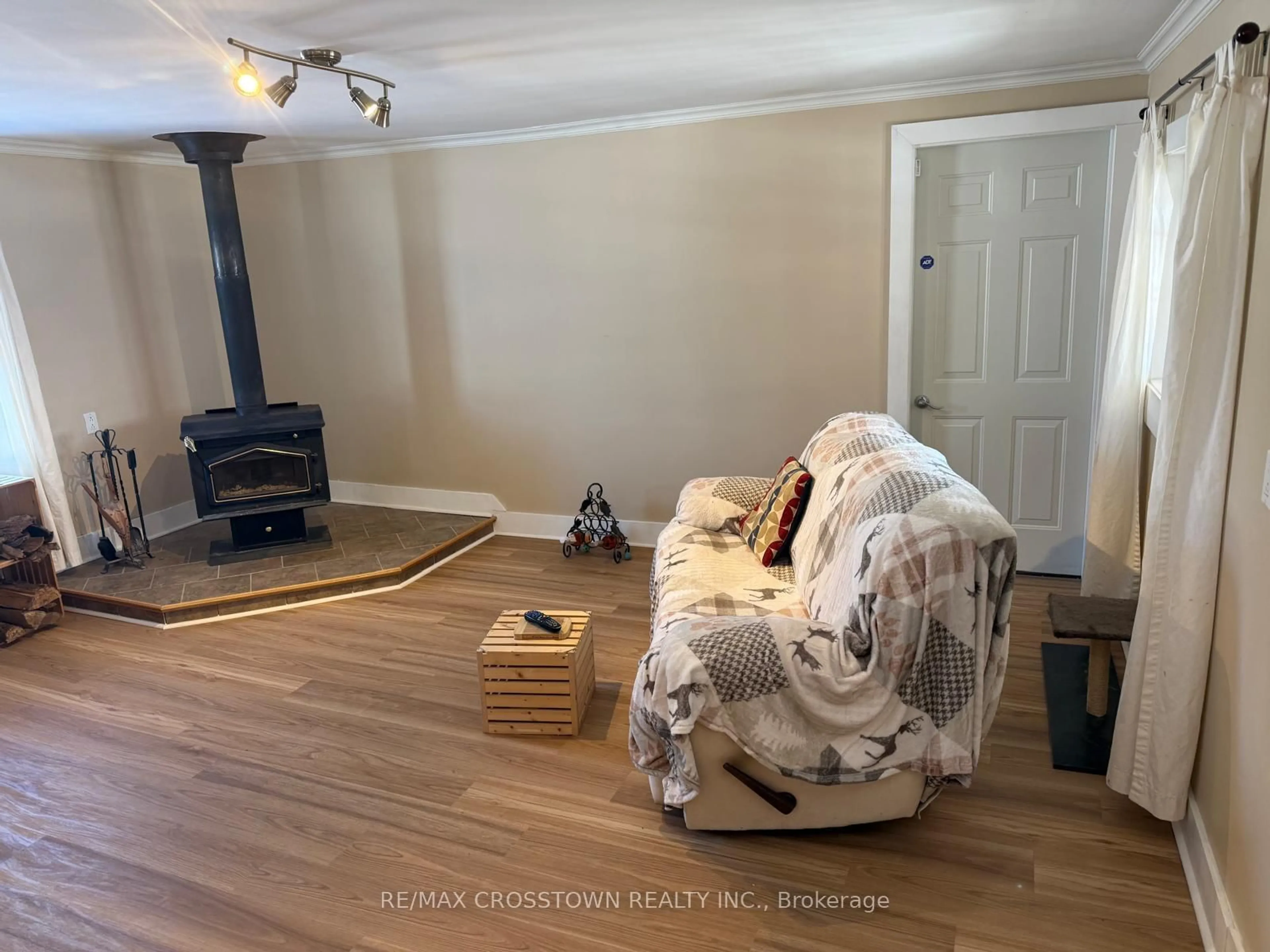 Living room with furniture, unknown for 112 Arthur St, Powassan Ontario P0H 2L0