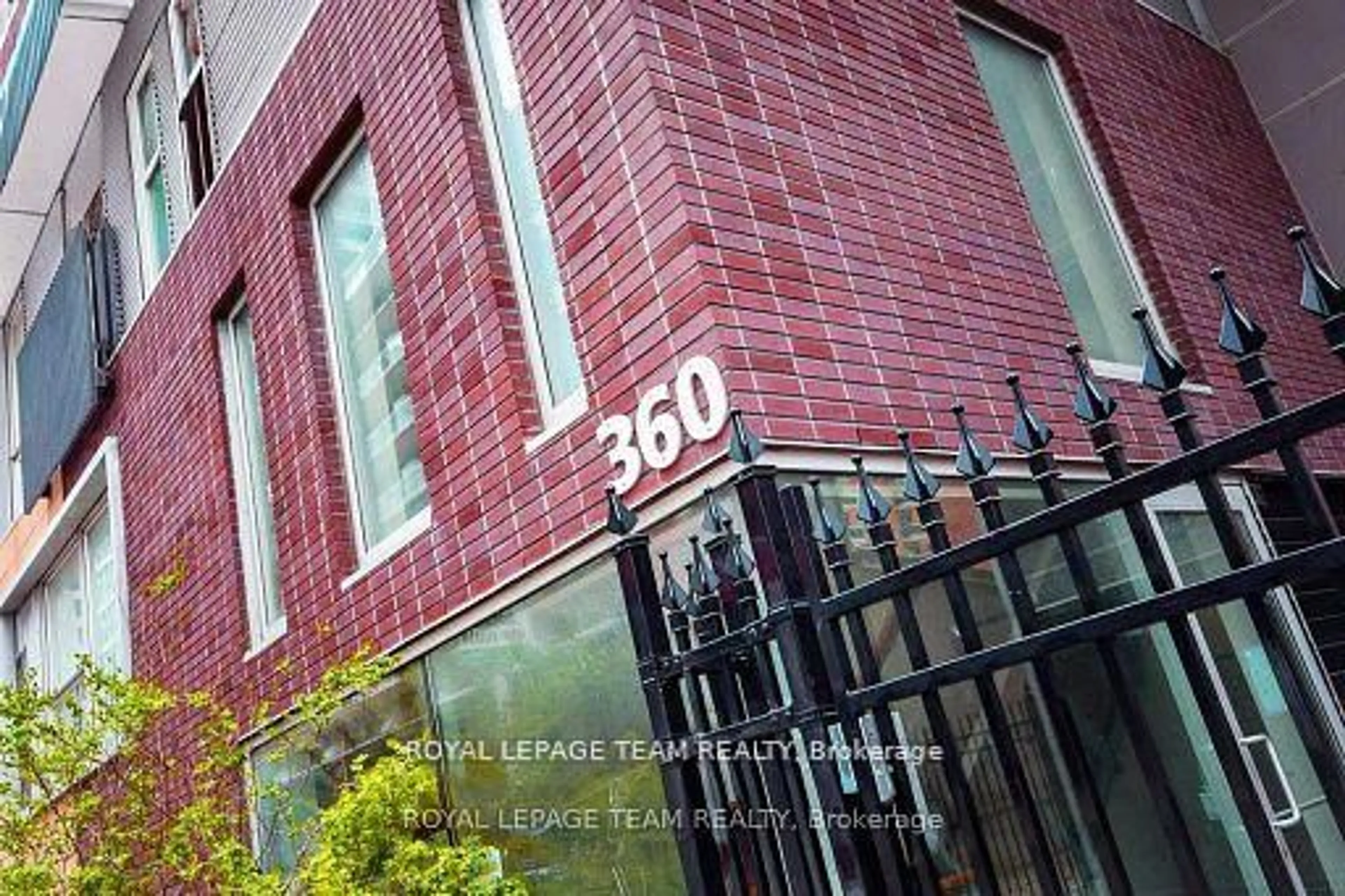 Home with brick exterior material, building for 360 Cumberland St #308, Ottawa Ontario K1N 0B1