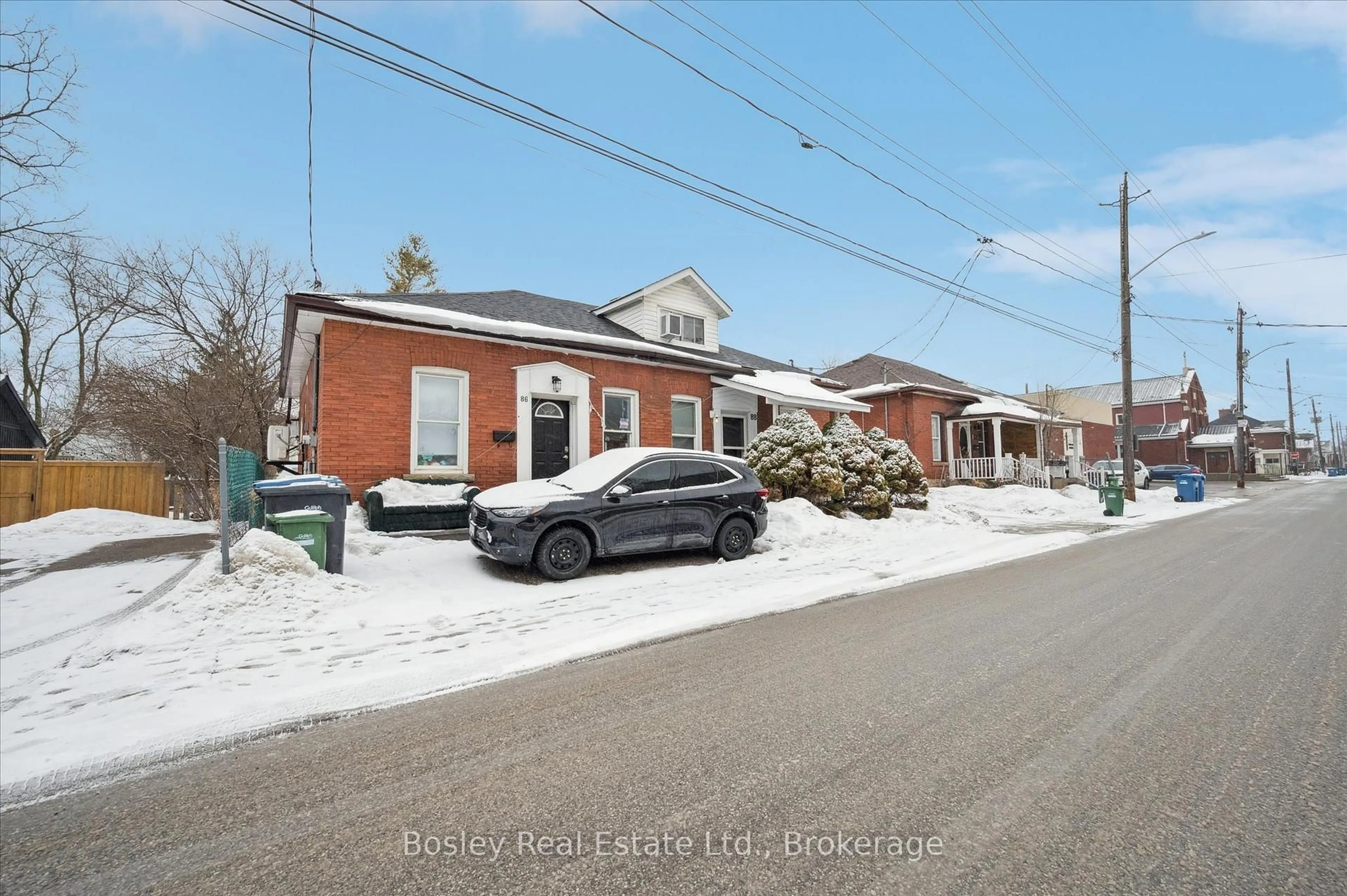 A pic from outside/outdoor area/front of a property/back of a property/a pic from drone, street for 86-88 Alice St, Guelph Ontario N1E 2Z8