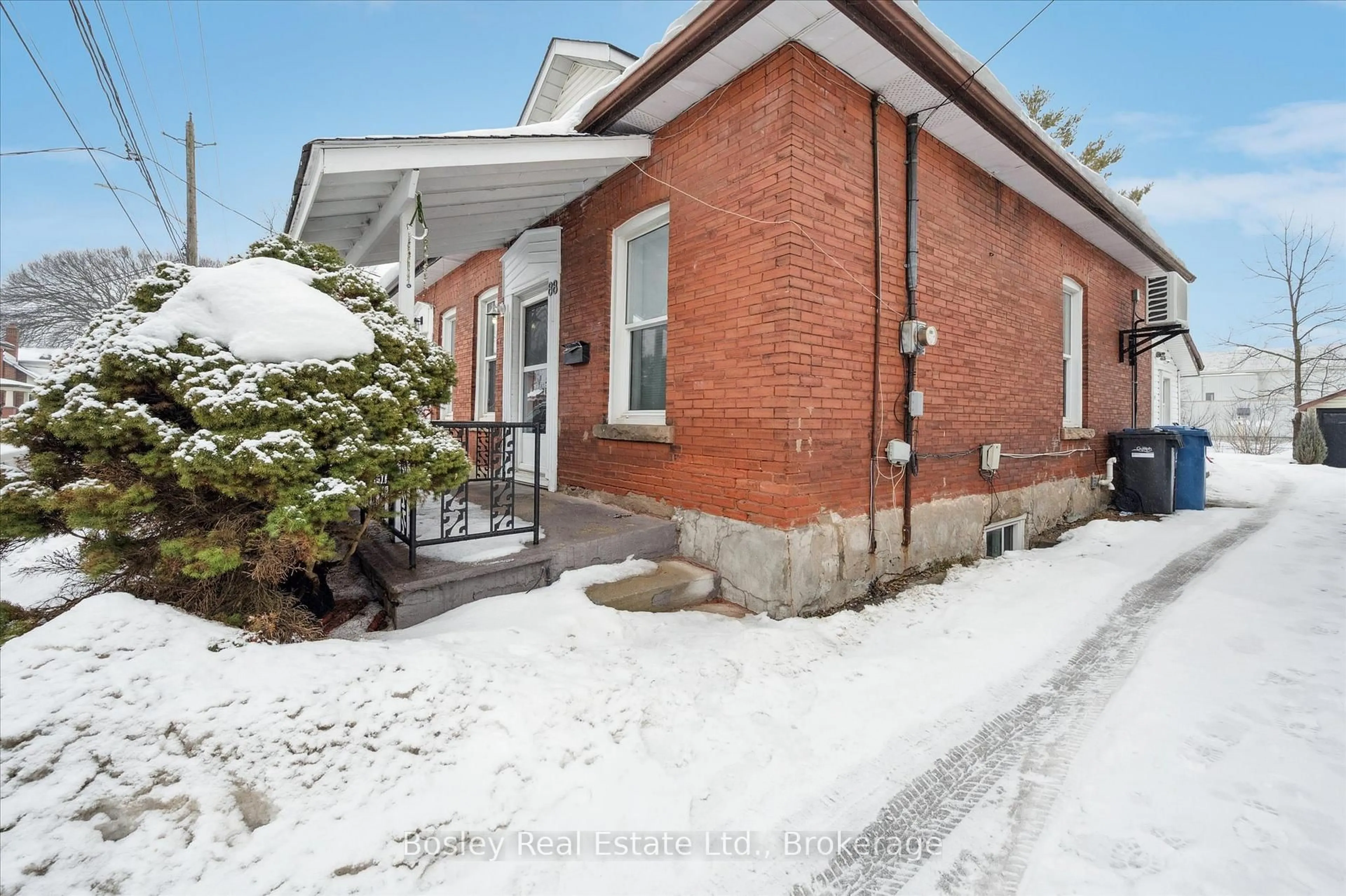Unknown for 86-88 Alice St, Guelph Ontario N1E 2Z8