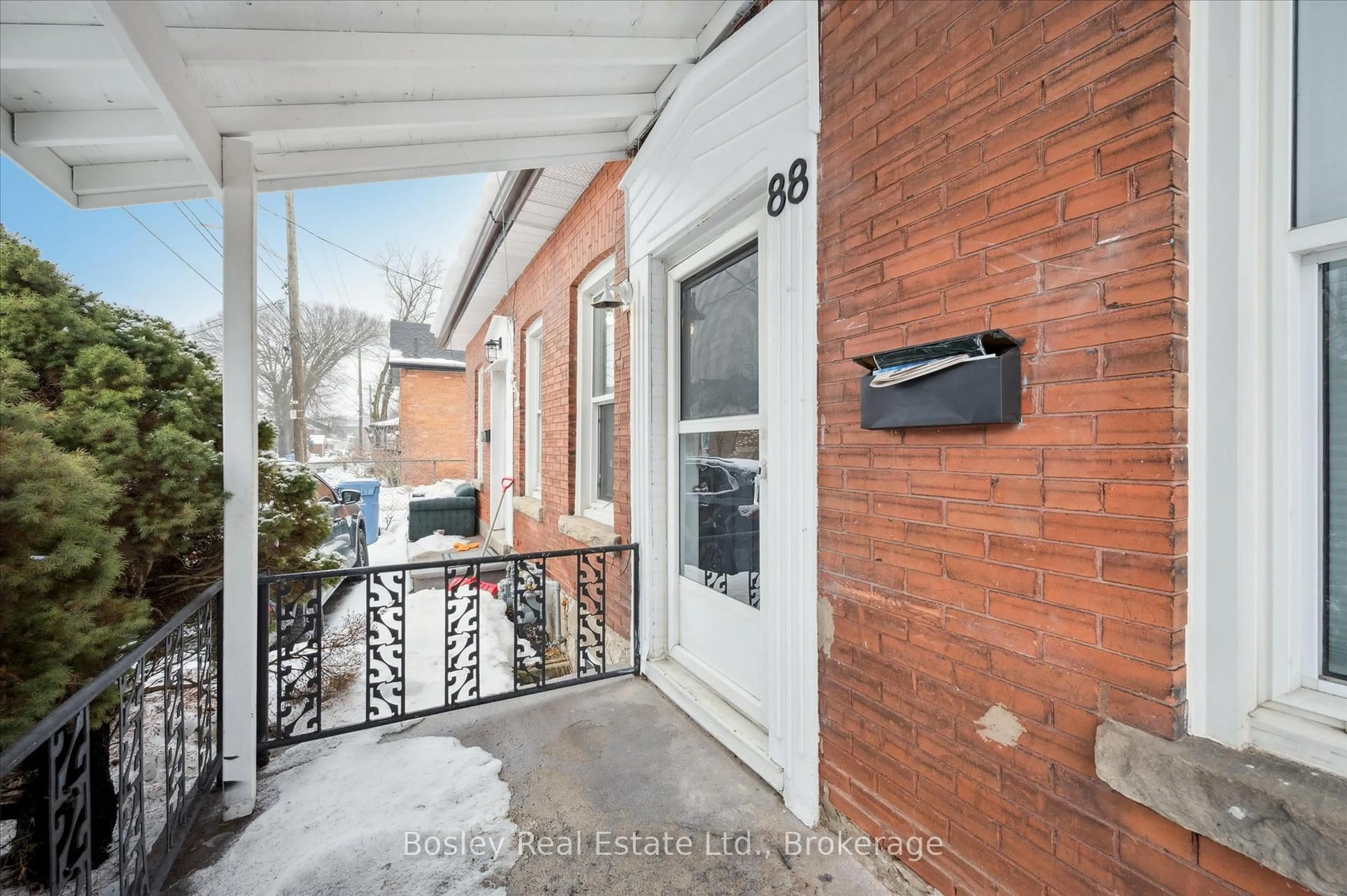 Unknown for 86-88 Alice St, Guelph Ontario N1E 2Z8