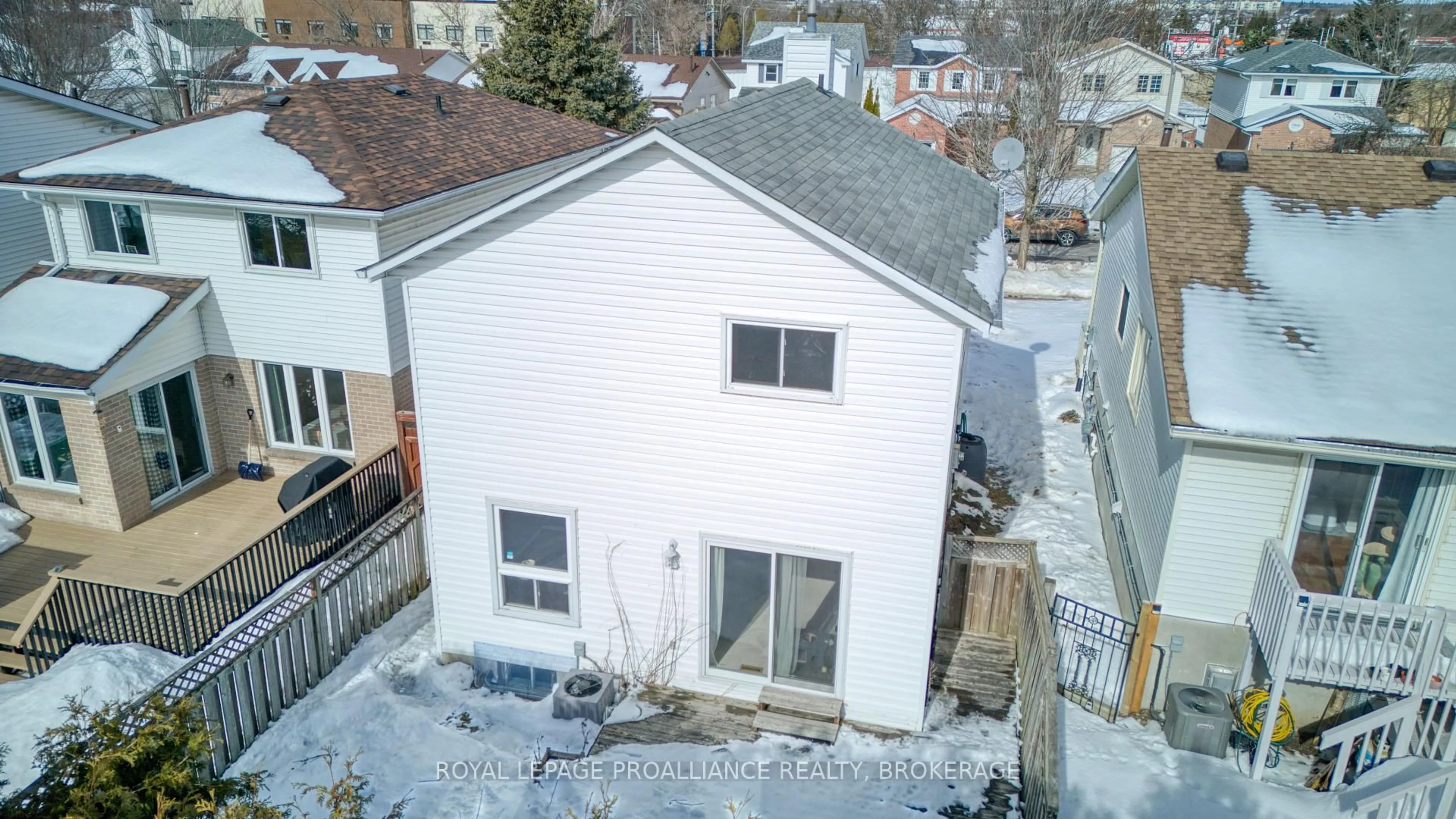 A pic from outside/outdoor area/front of a property/back of a property/a pic from drone, unknown for 937 Killarney Cres, Kingston Ontario K7M 8E2