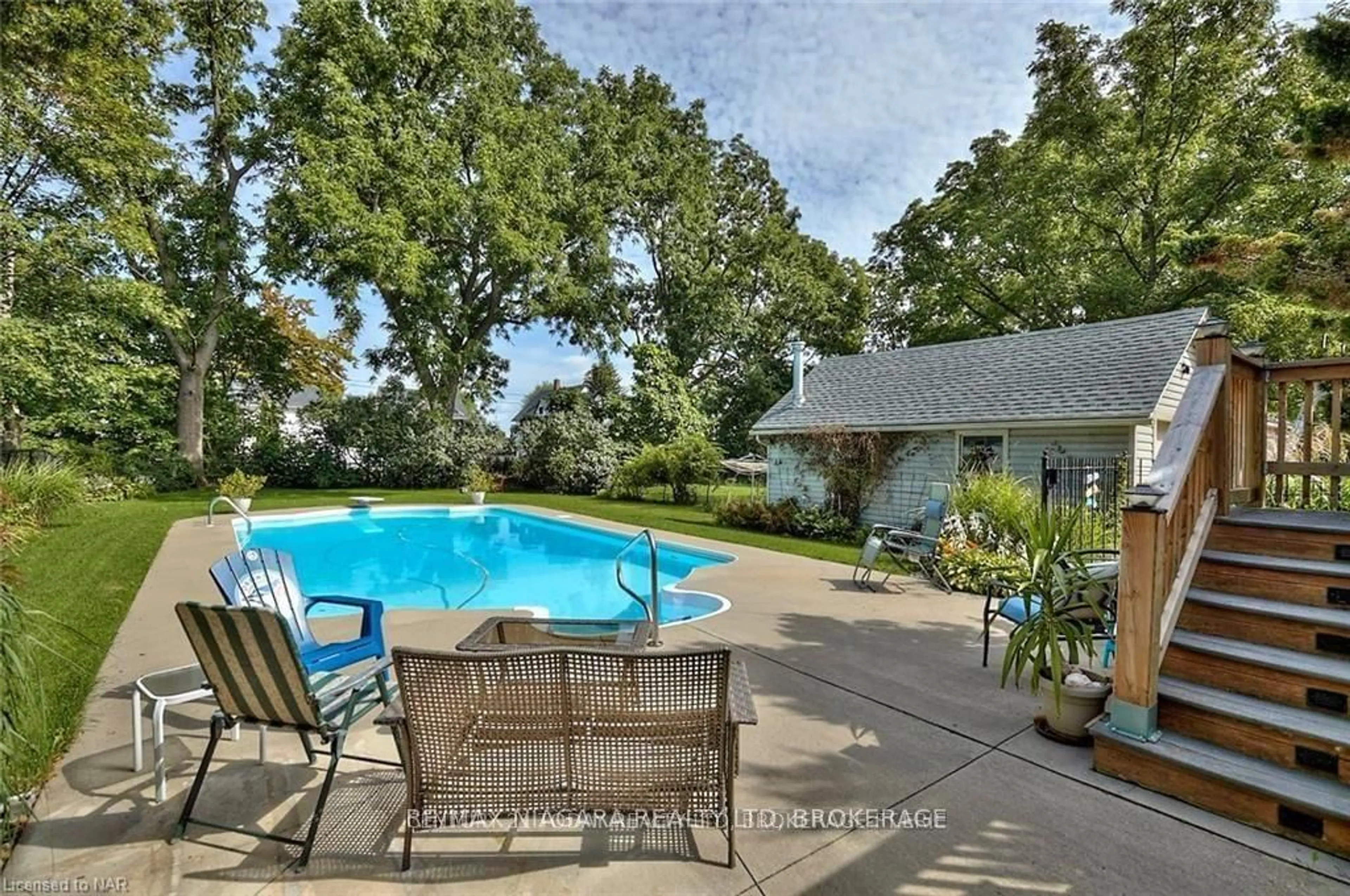 Pool for 18 Emerick Ave, Fort Erie Ontario L2A 2W3