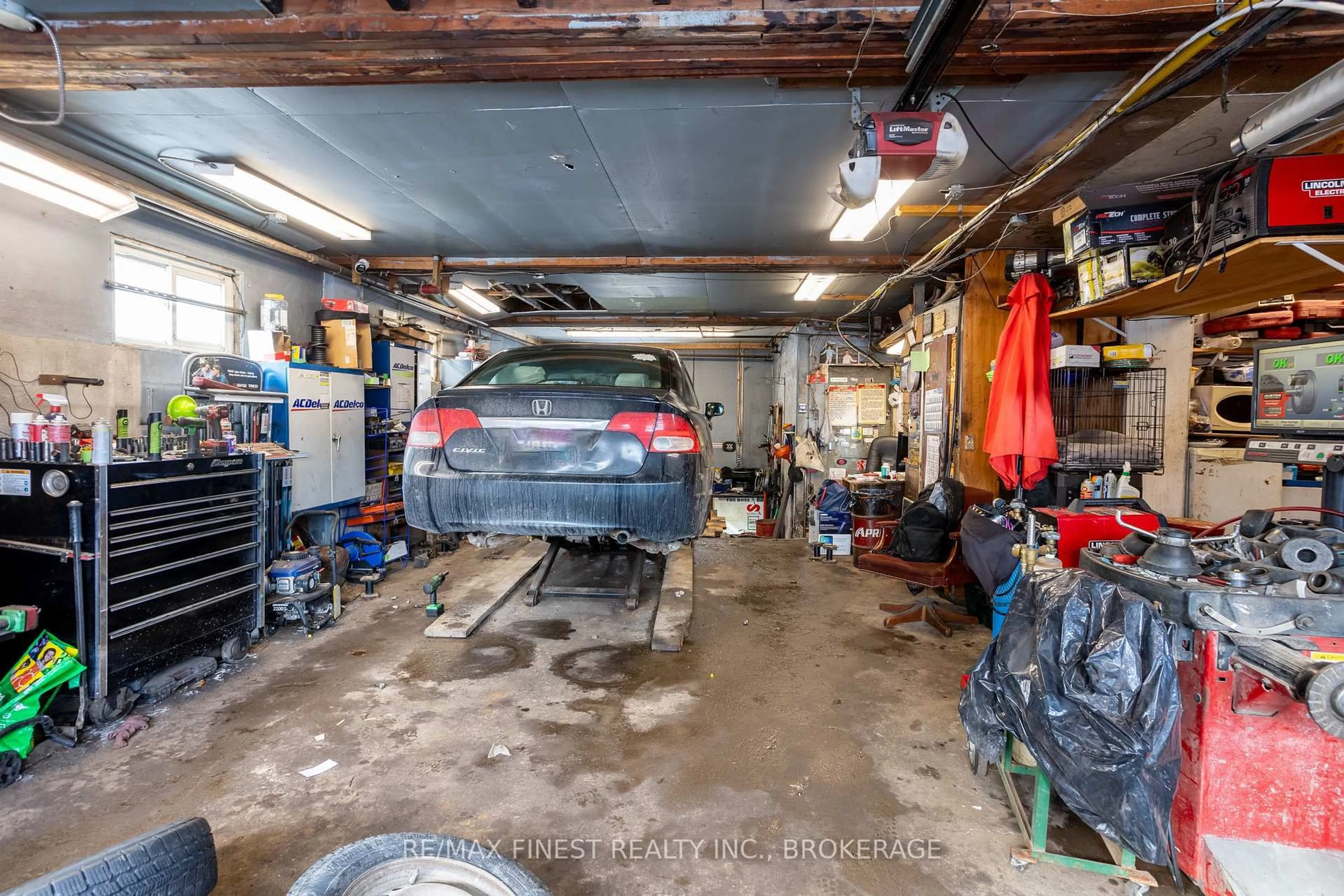 Indoor garage for 225 Concession St, Kingston Ontario K7K 2B6