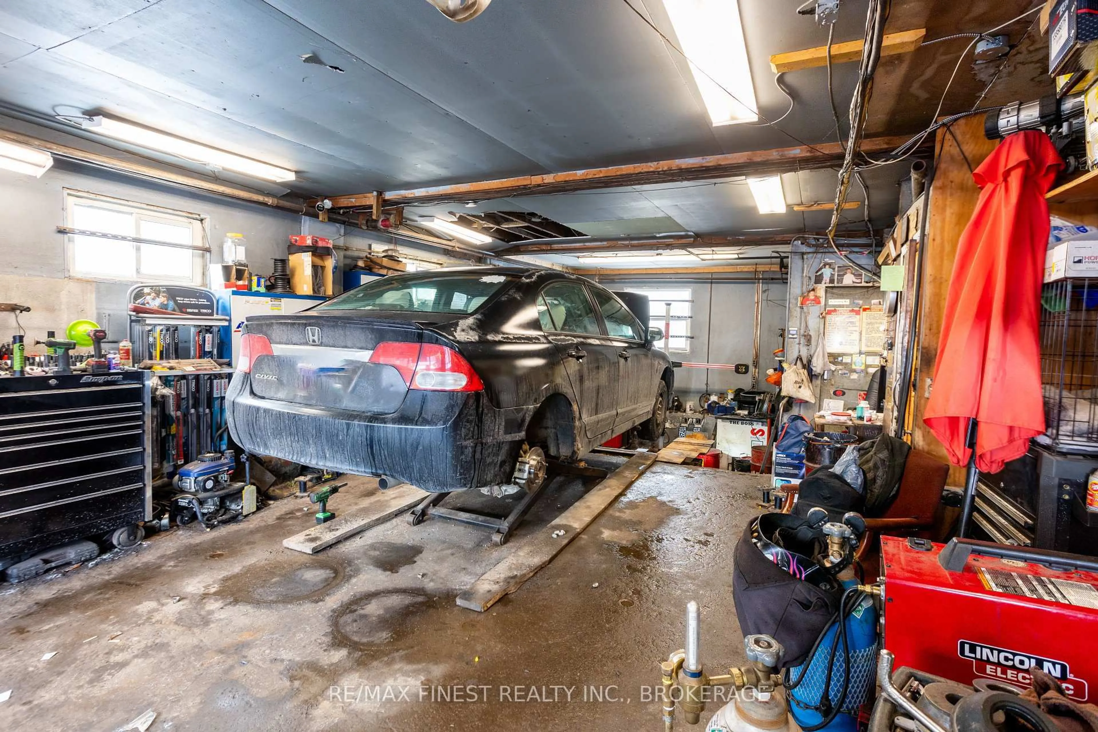 Indoor garage for 225 Concession St, Kingston Ontario K7K 2B6