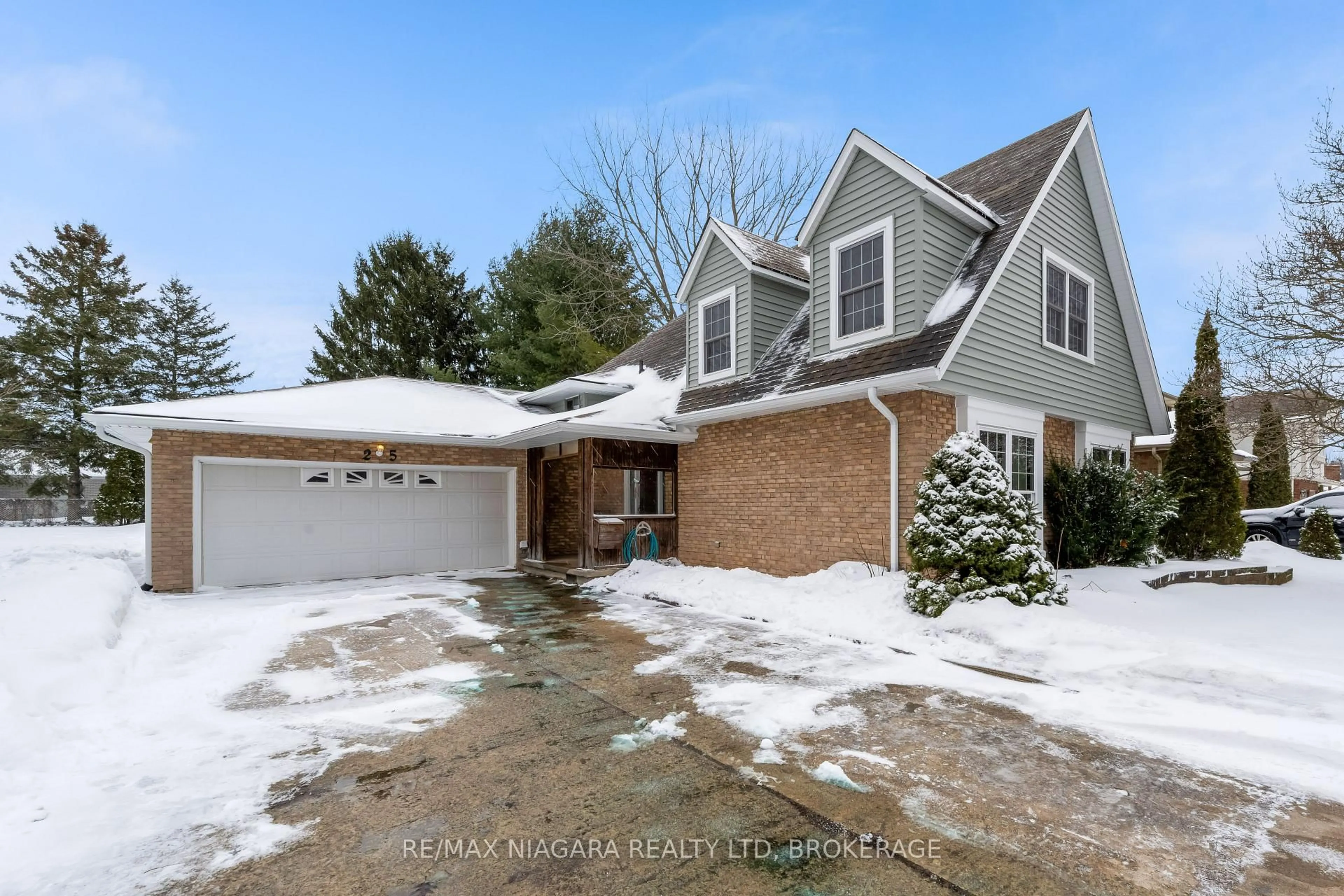 Home with brick exterior material, street for 25 Vinemount Dr, Pelham Ontario L3E 0R9