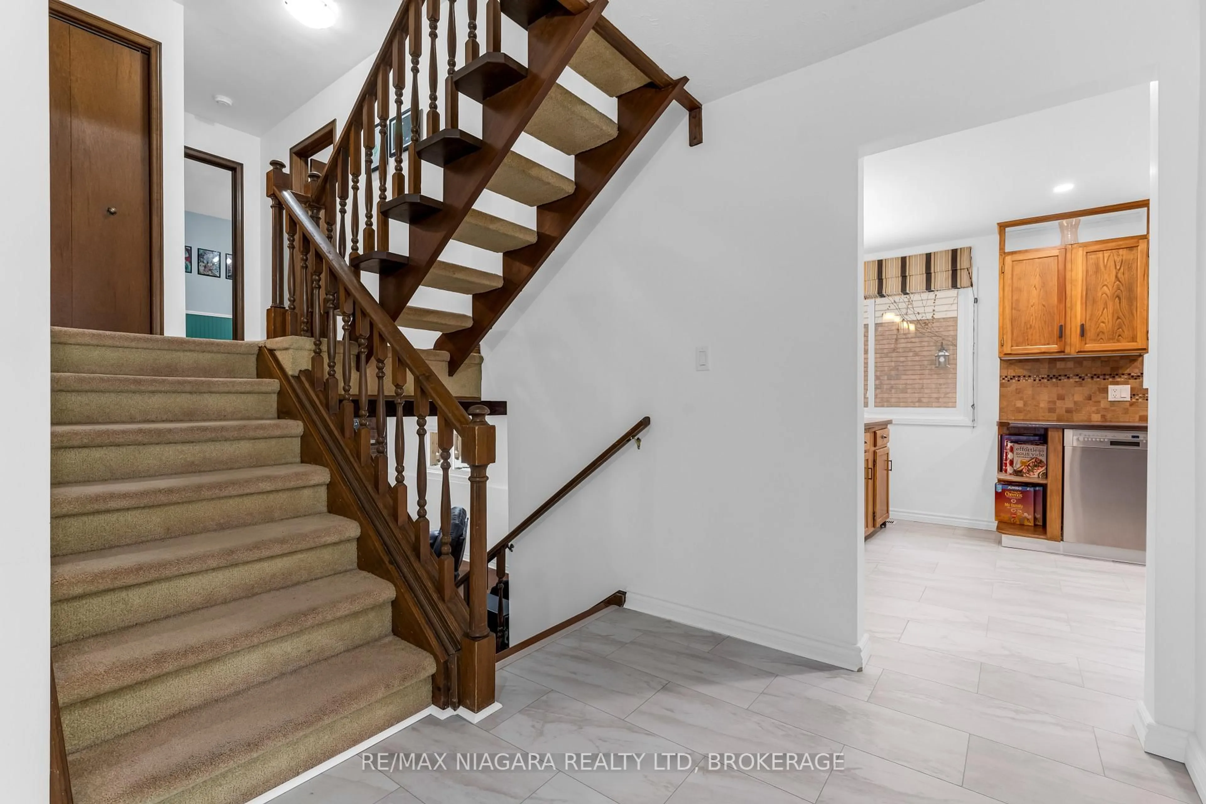 Unknown for 25 Vinemount Dr, Pelham Ontario L3E 0R9