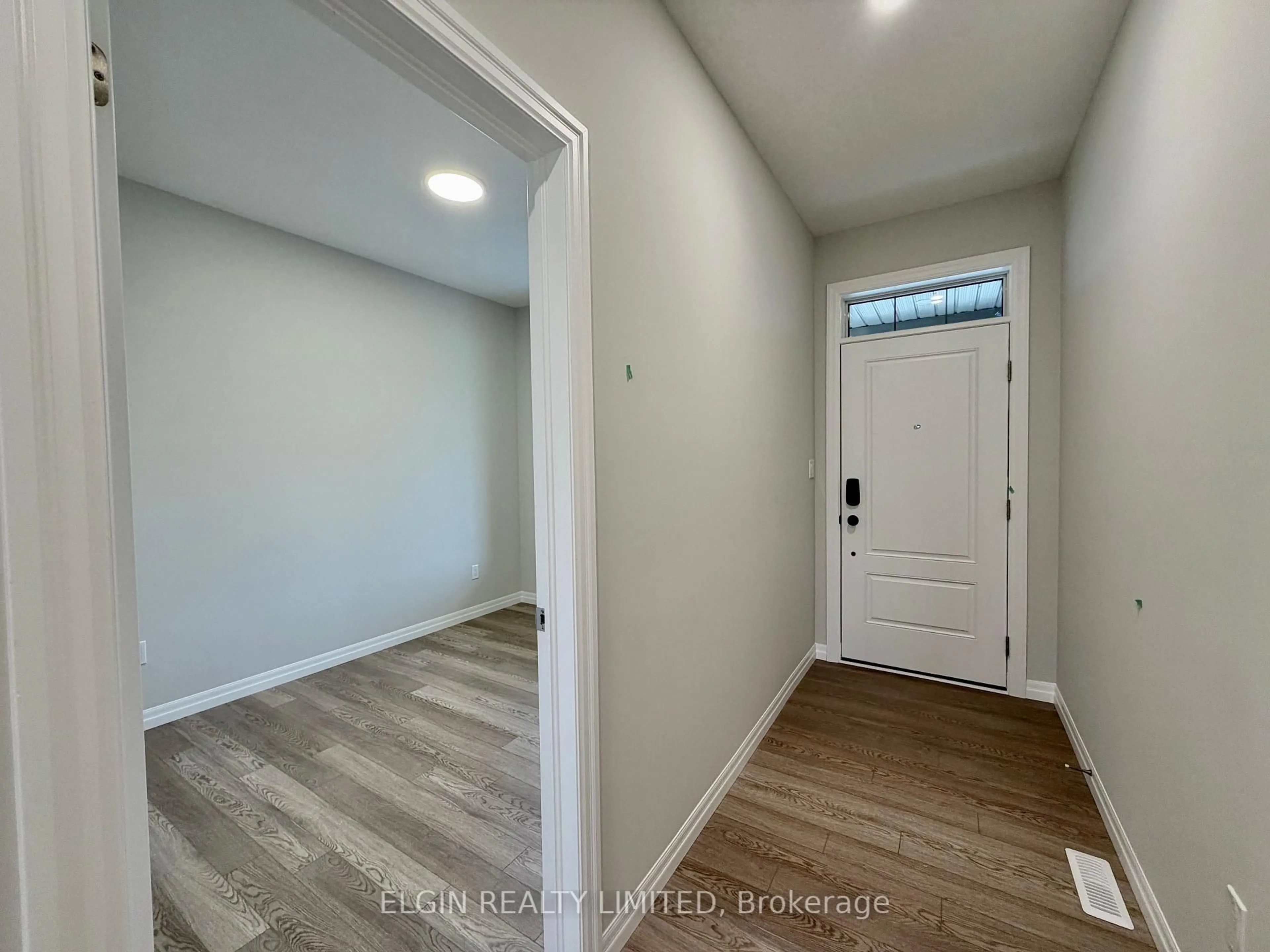 Indoor entryway for 5 Horizon Crt, Central Elgin Ontario N5P 0E5