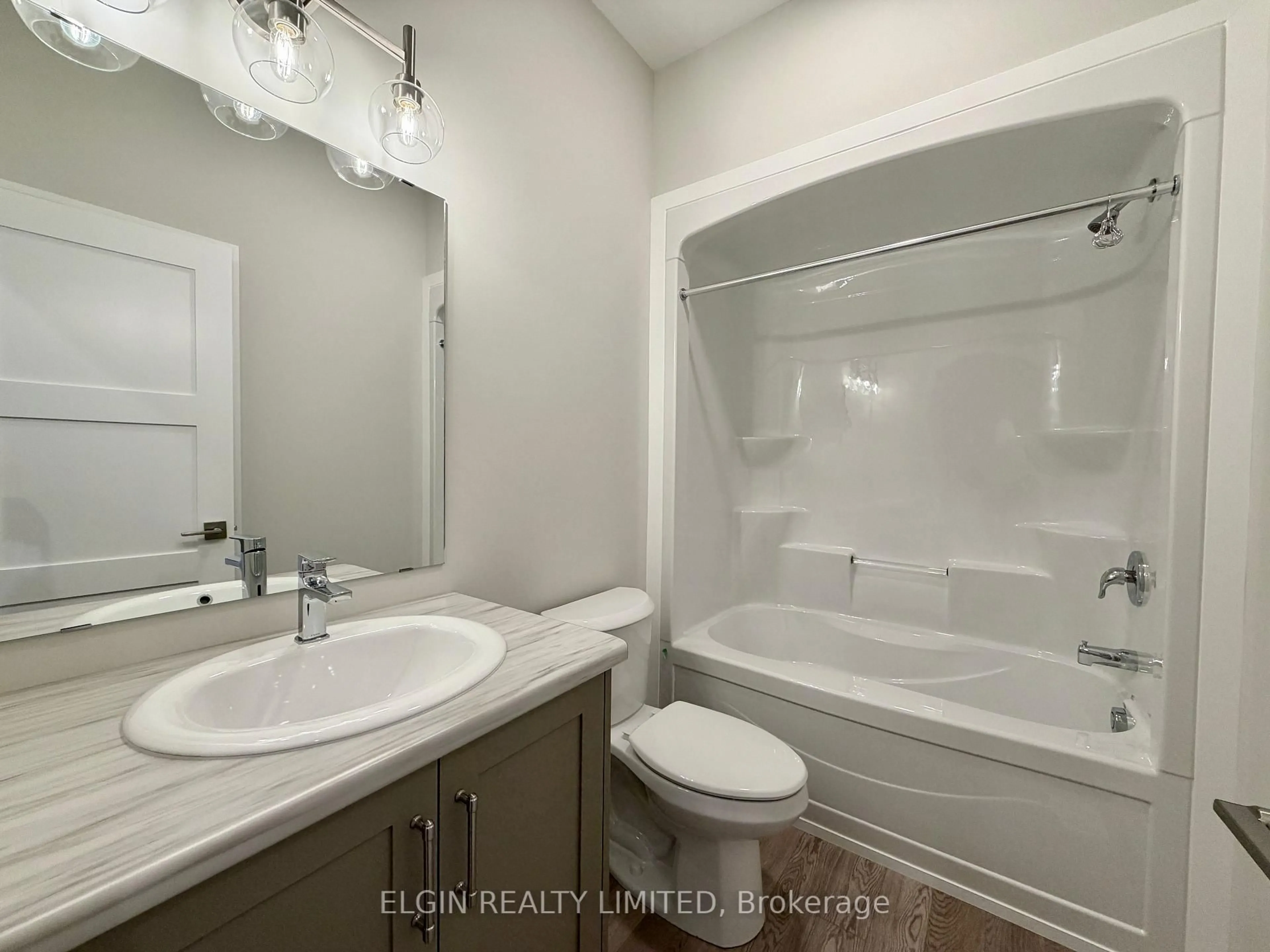 Standard bathroom, unknown for 5 Horizon Crt, Central Elgin Ontario N5P 0E5