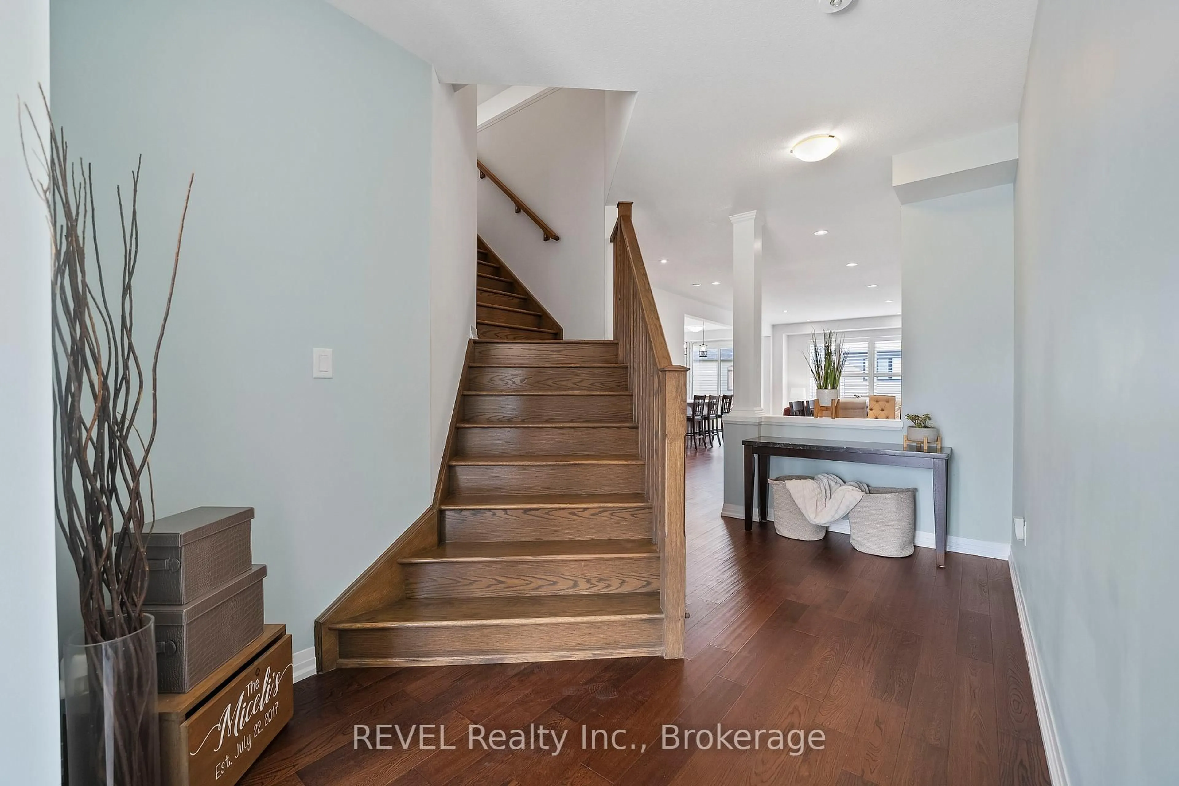 Indoor entryway for 4065 Healing St, Lincoln Ontario L3J 0S4