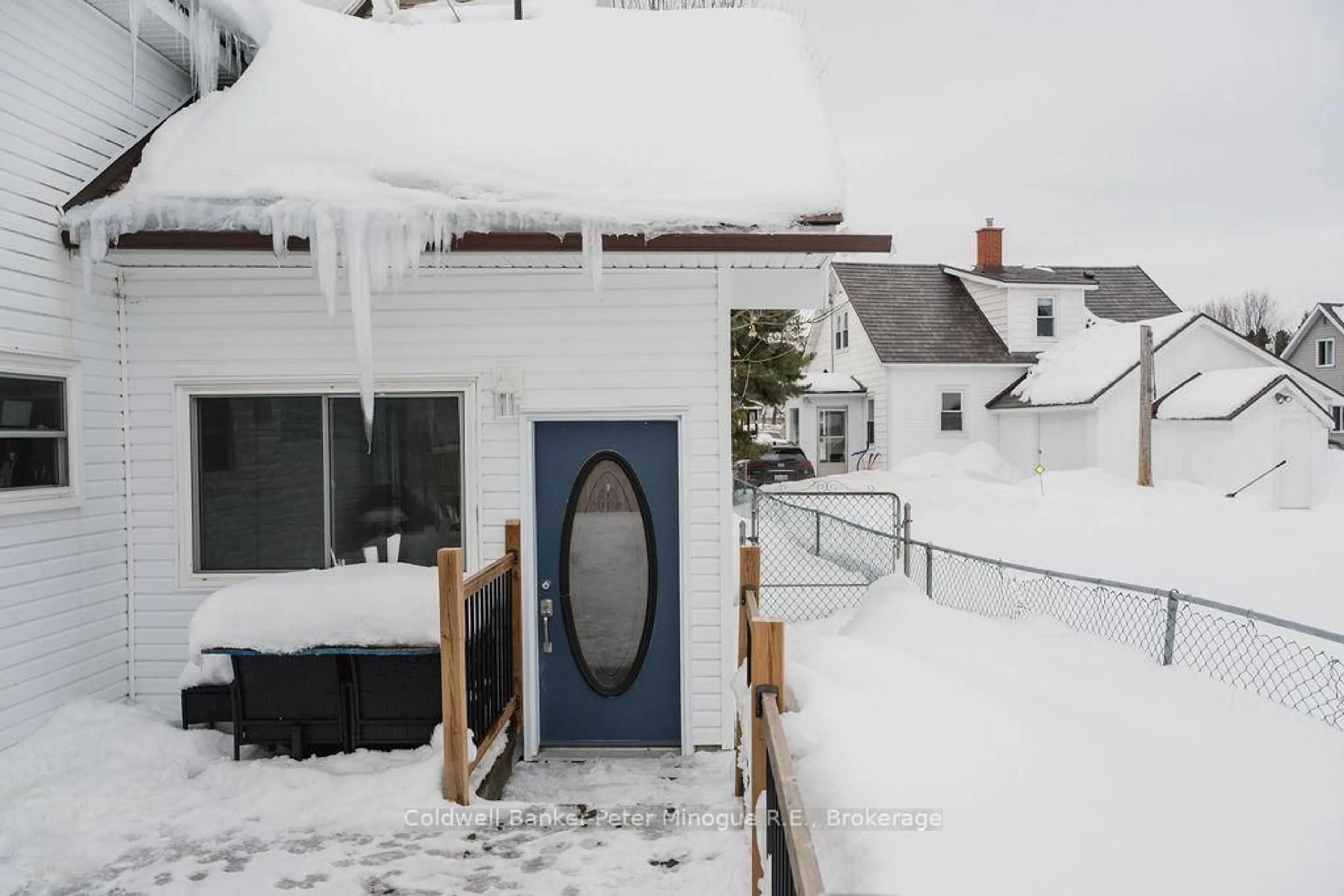 Patio, street for 3 Main St, Sundridge Ontario P0A 1Z0