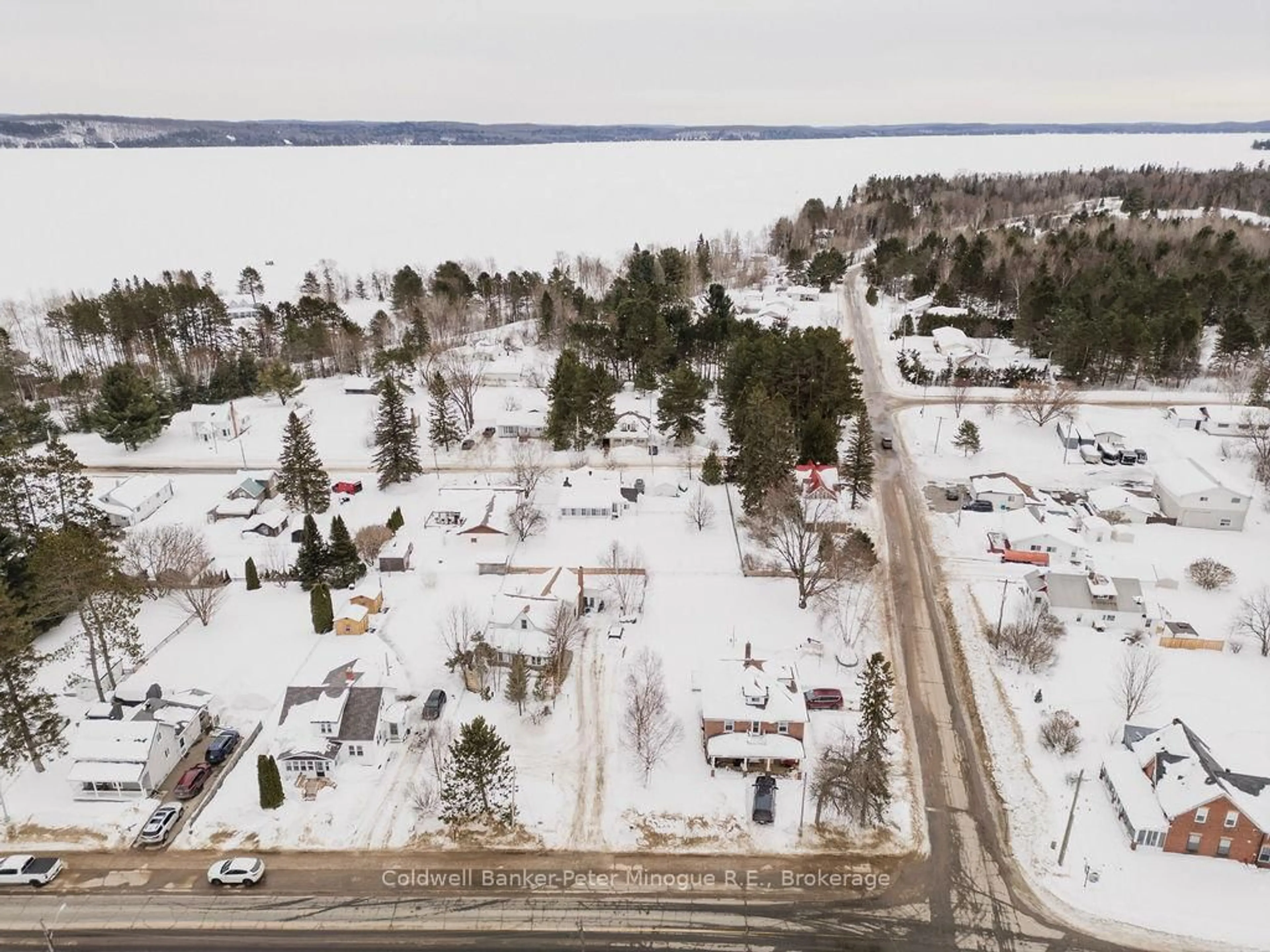 A pic from outside/outdoor area/front of a property/back of a property/a pic from drone, unknown for 3 Main St, Sundridge Ontario P0A 1Z0