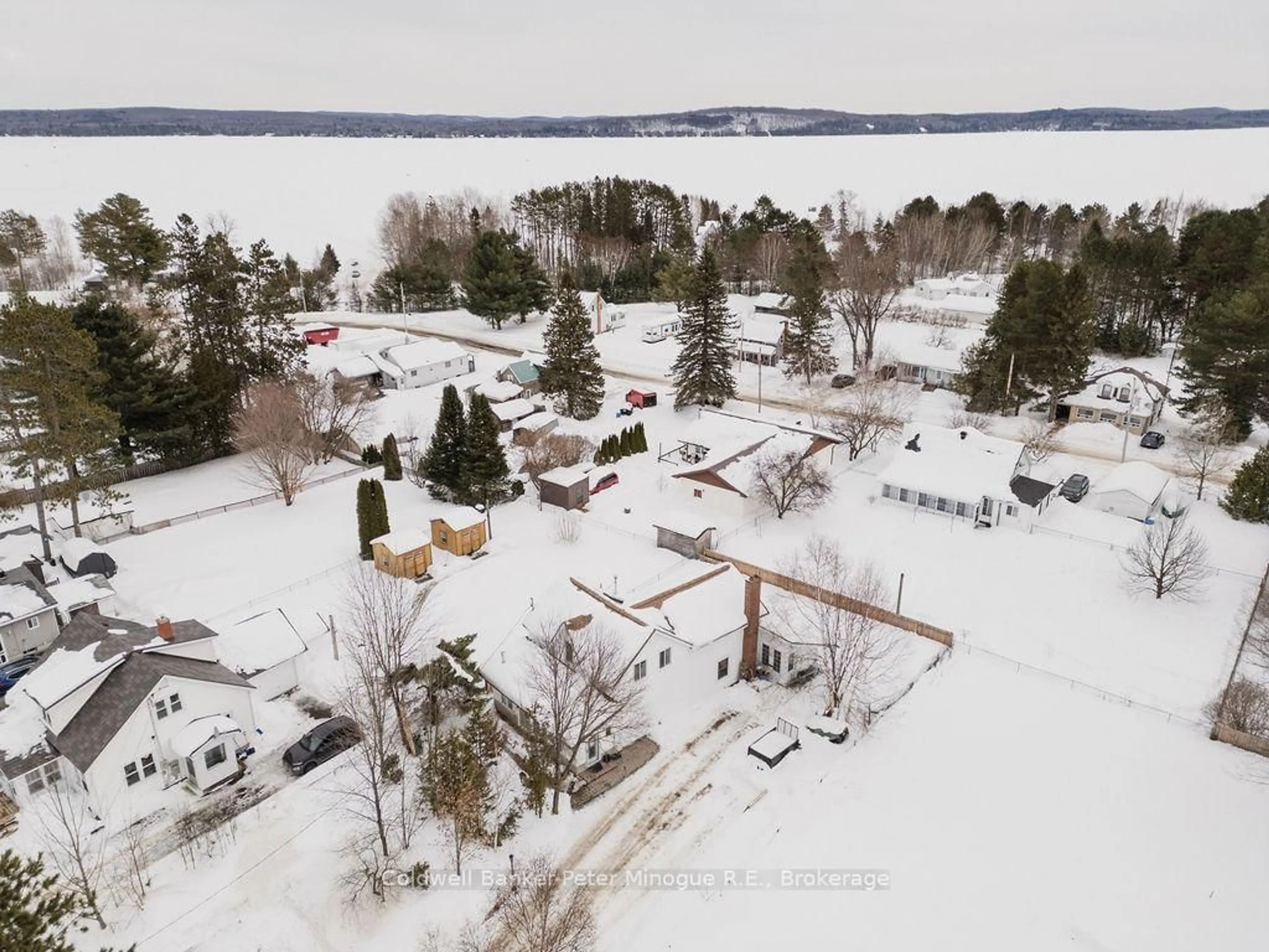 A pic from outside/outdoor area/front of a property/back of a property/a pic from drone, unknown for 3 Main St, Sundridge Ontario P0A 1Z0