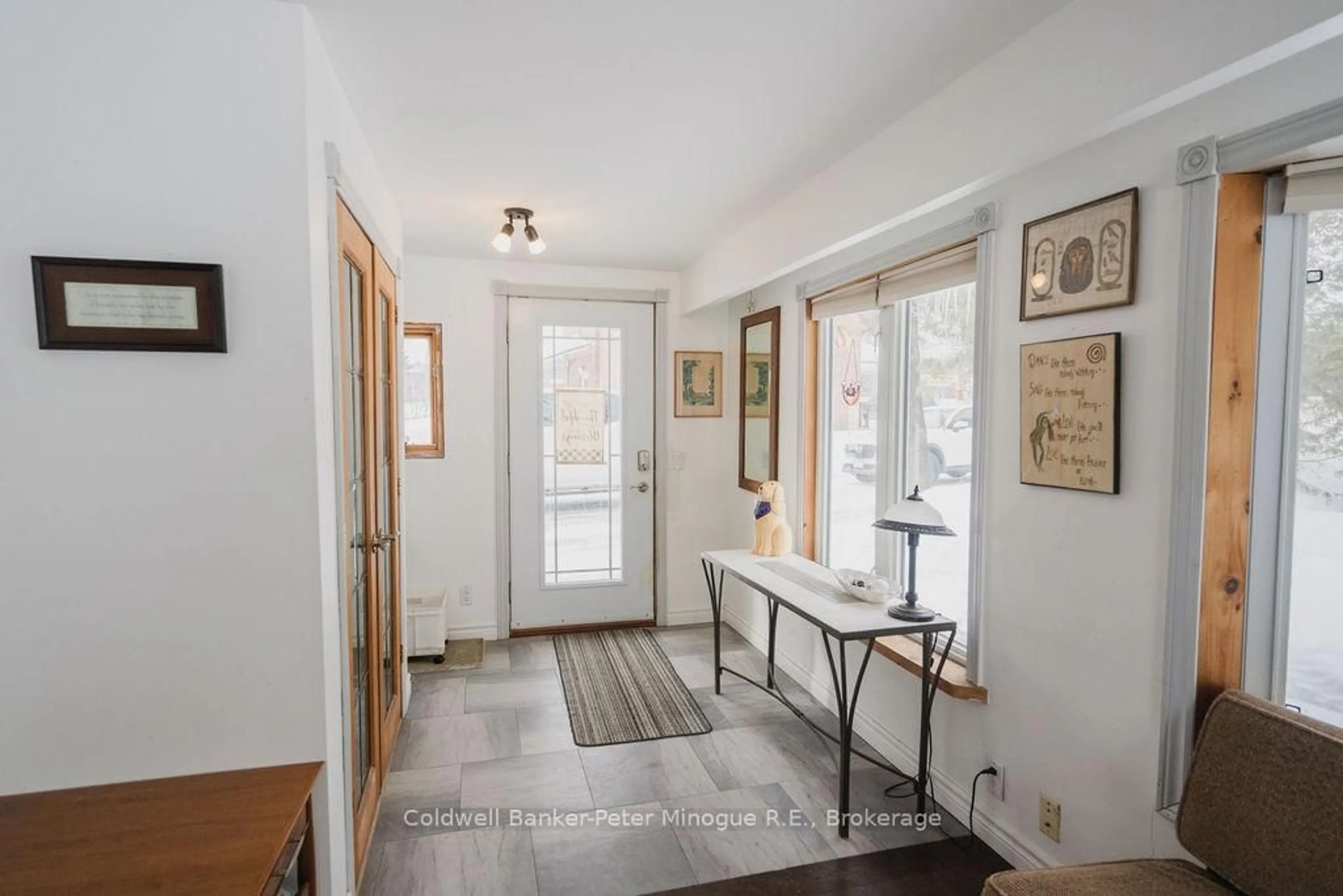 Indoor entryway for 3 Main St, Sundridge Ontario P0A 1Z0