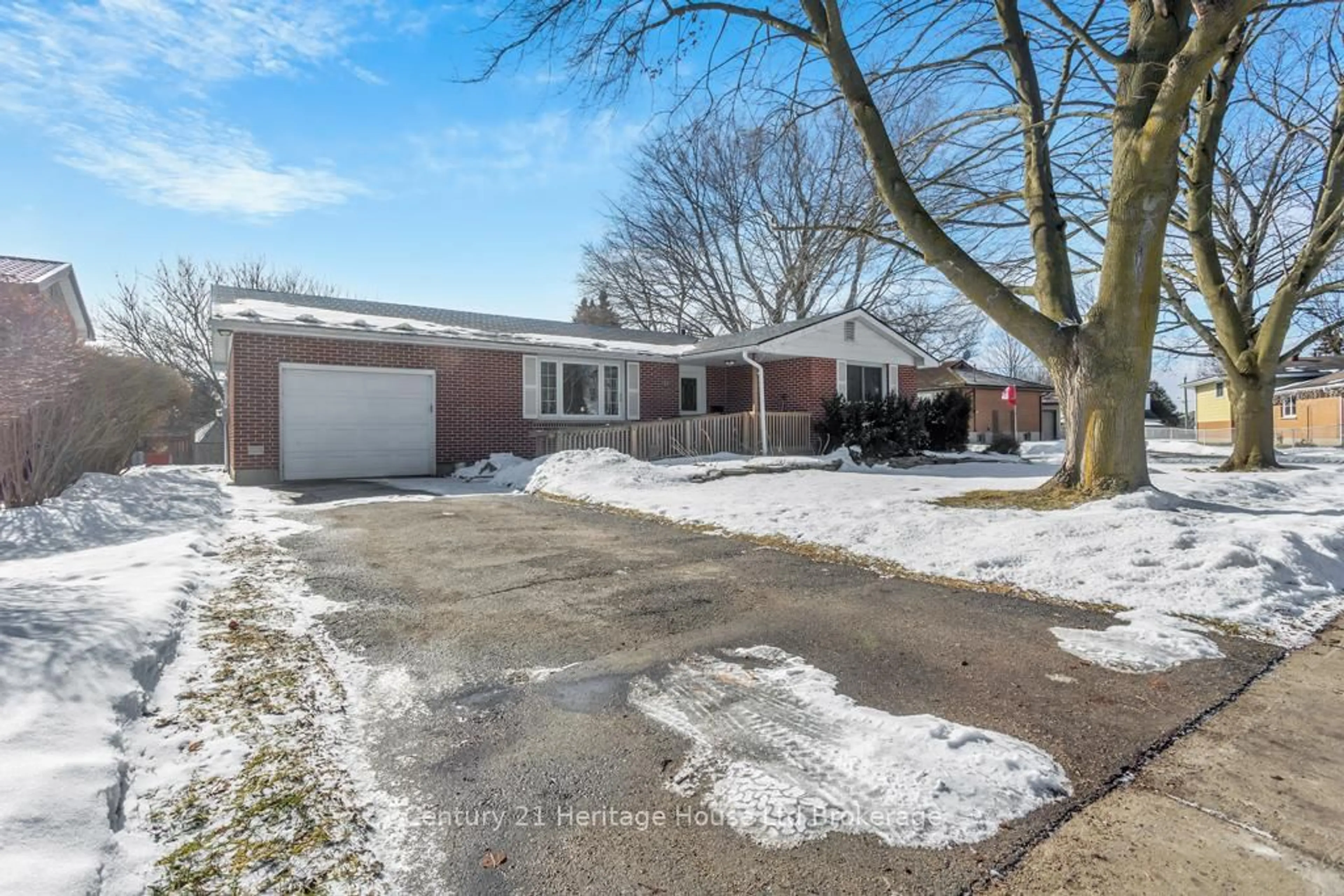 A pic from outside/outdoor area/front of a property/back of a property/a pic from drone, street for 1 Fergusson Ave, Ingersoll Ontario N5C 1E3