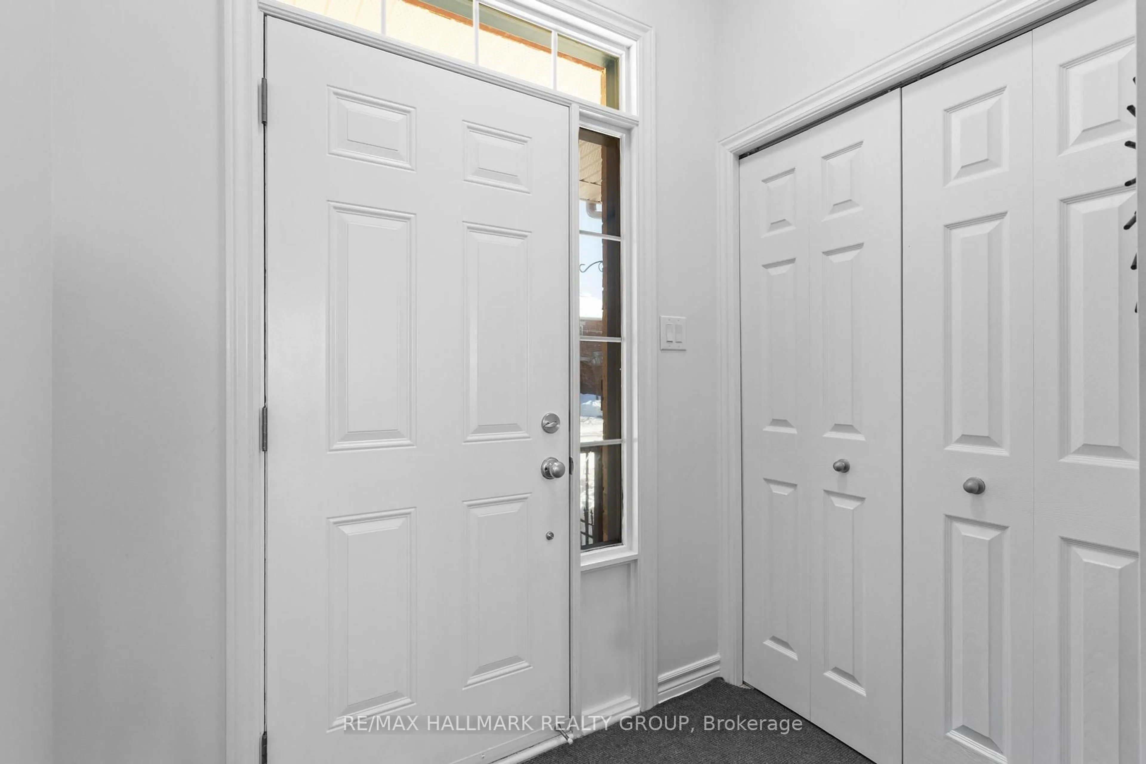 Indoor entryway for 219 Jersey Tea Circ, Ottawa Ontario K1V 2L4