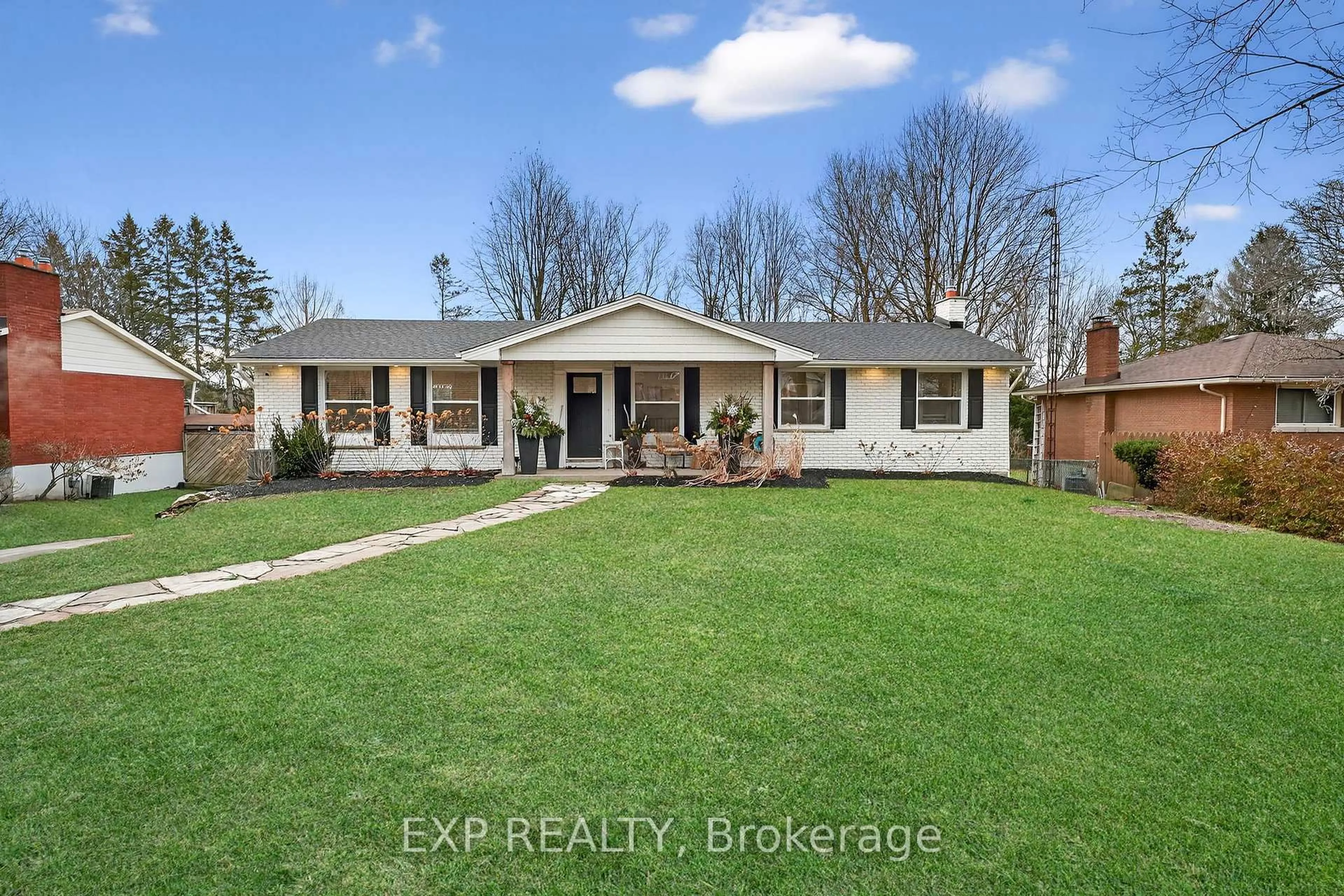 A pic from outside/outdoor area/front of a property/back of a property/a pic from drone, street for 34 Pancake Lane, Pelham Ontario L3E 0J5