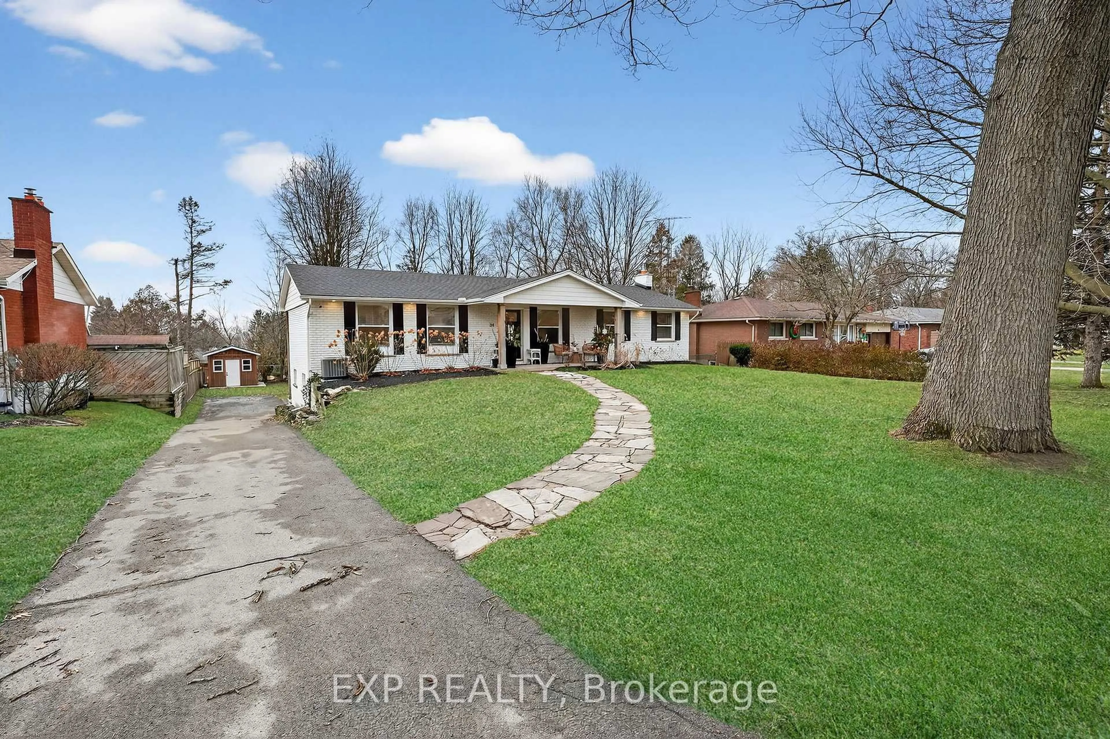 A pic from outside/outdoor area/front of a property/back of a property/a pic from drone, street for 34 Pancake Lane, Pelham Ontario L3E 0J5