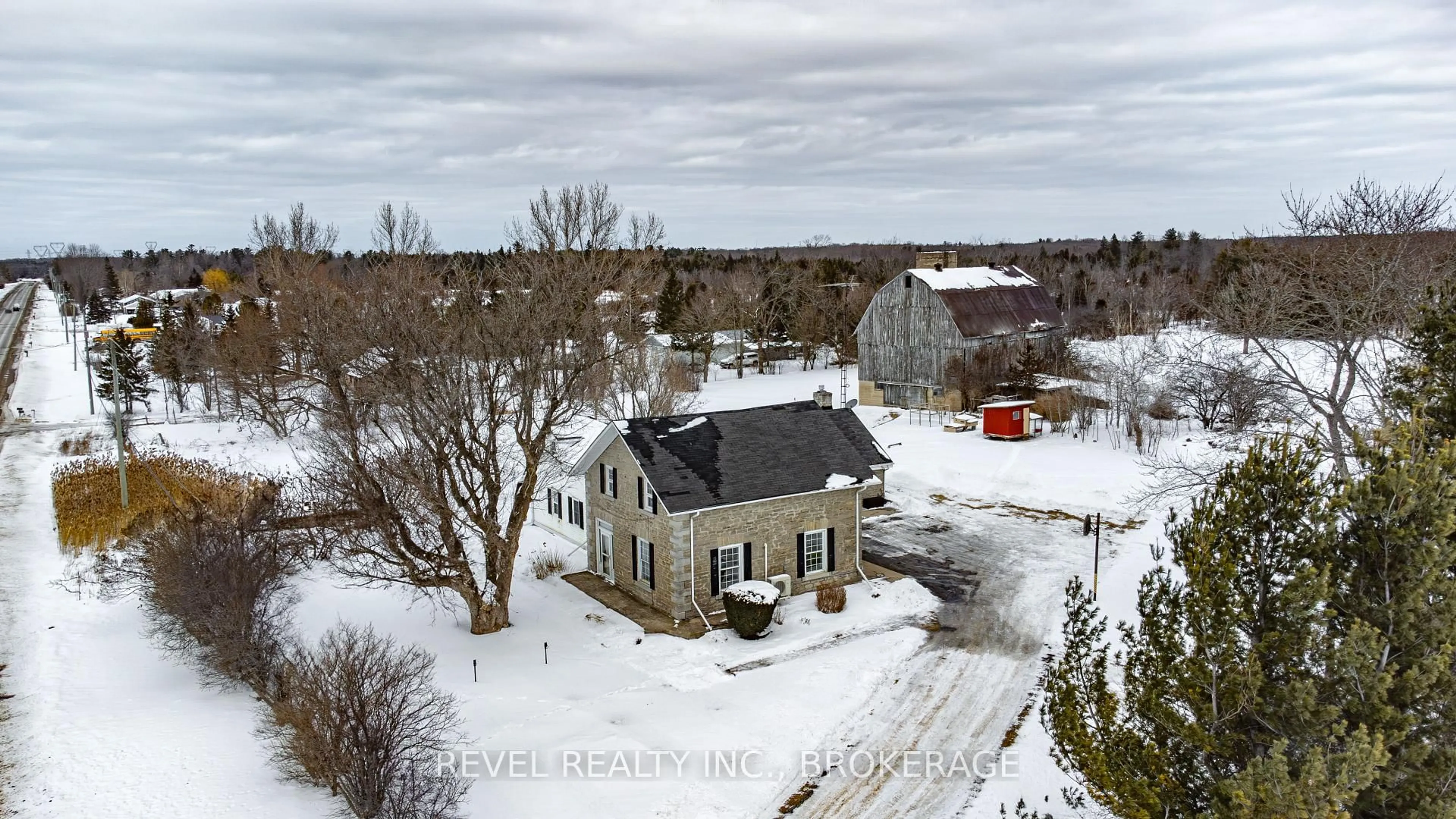 A pic from outside/outdoor area/front of a property/back of a property/a pic from drone, street for 2964 Highway 38, Mcdonalds Corners Ontario K0H 1M0