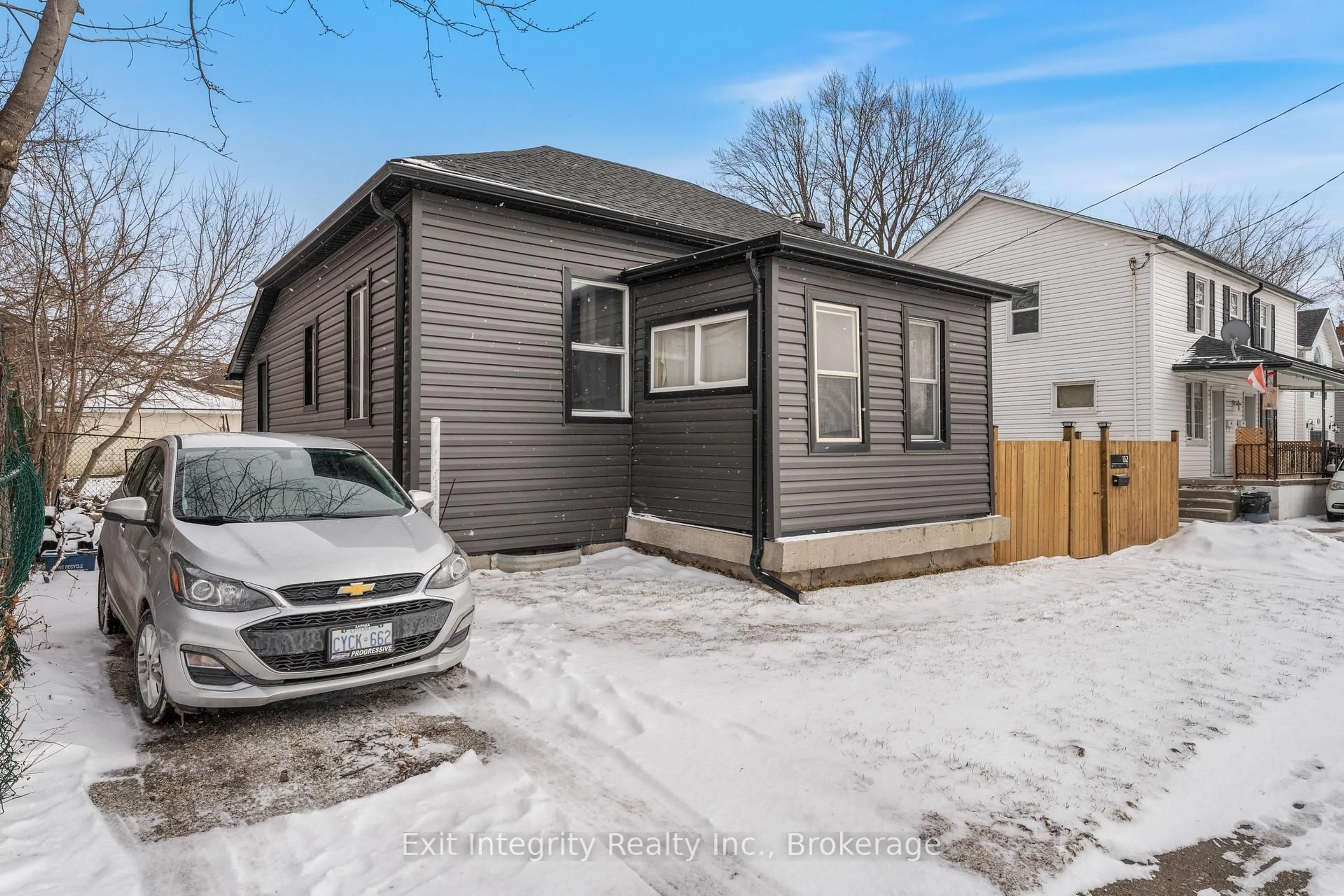 A pic from outside/outdoor area/front of a property/back of a property/a pic from drone, street for 162 Brock St, Sarnia Ontario N7T 5Z1