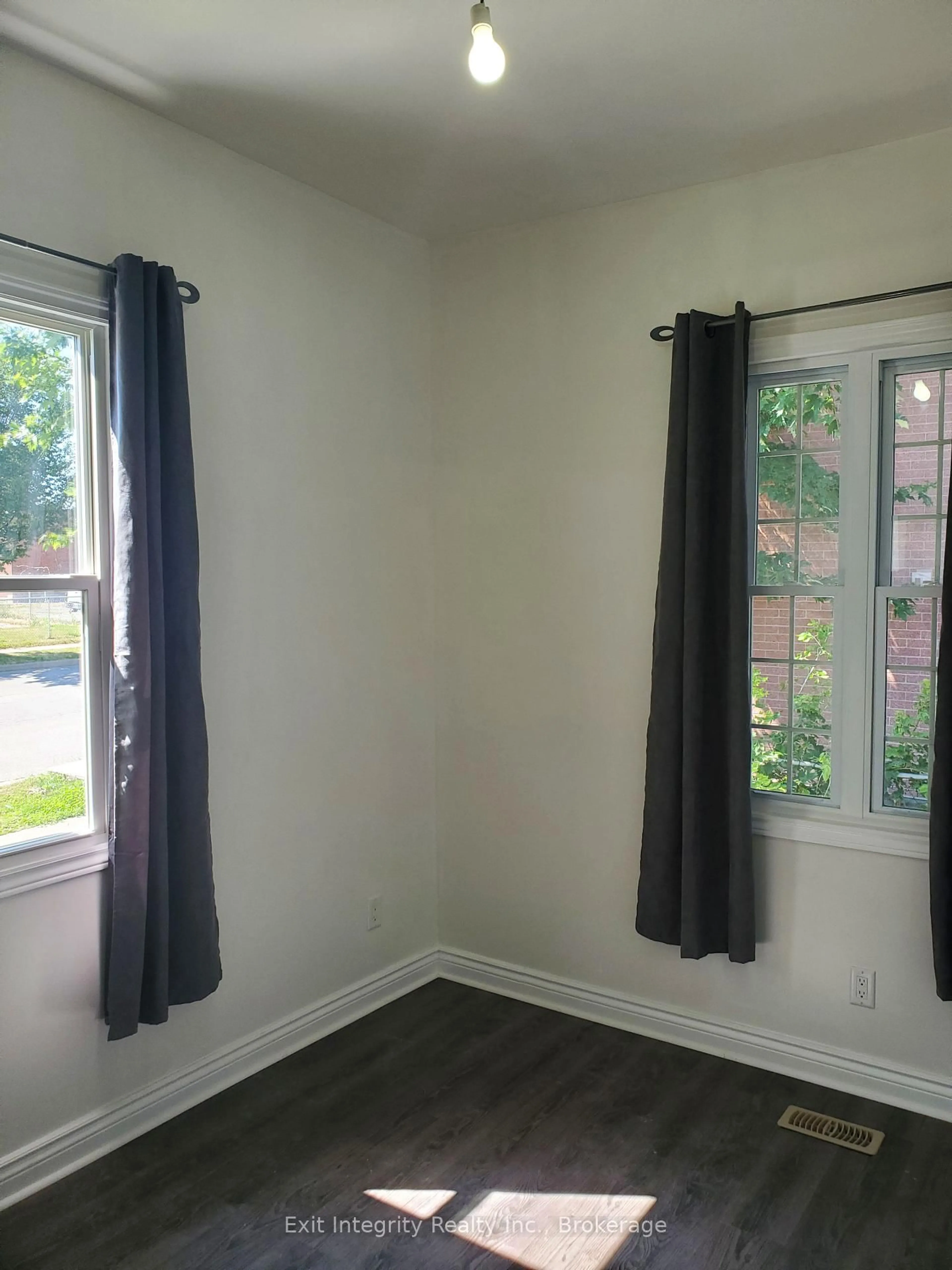 A pic of a room for 162 Brock St, Sarnia Ontario N7T 5Z1