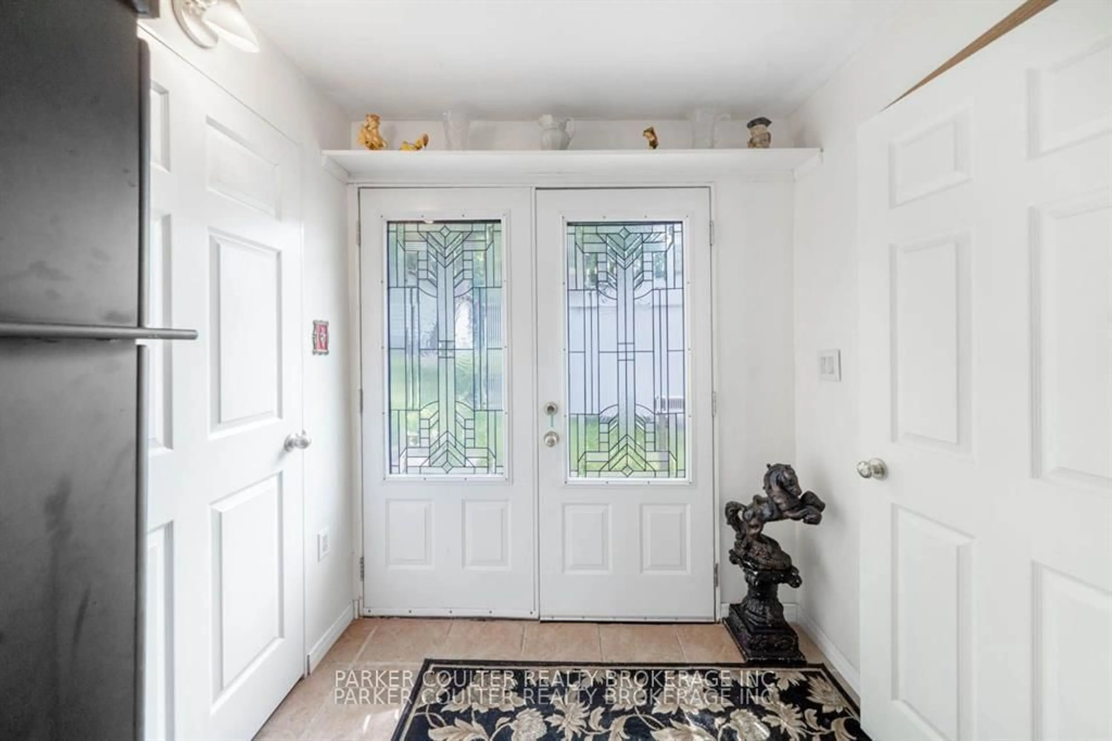 Indoor entryway for 1291 Muskoka Rd 118, Bracebridge Ontario P1L 1W8