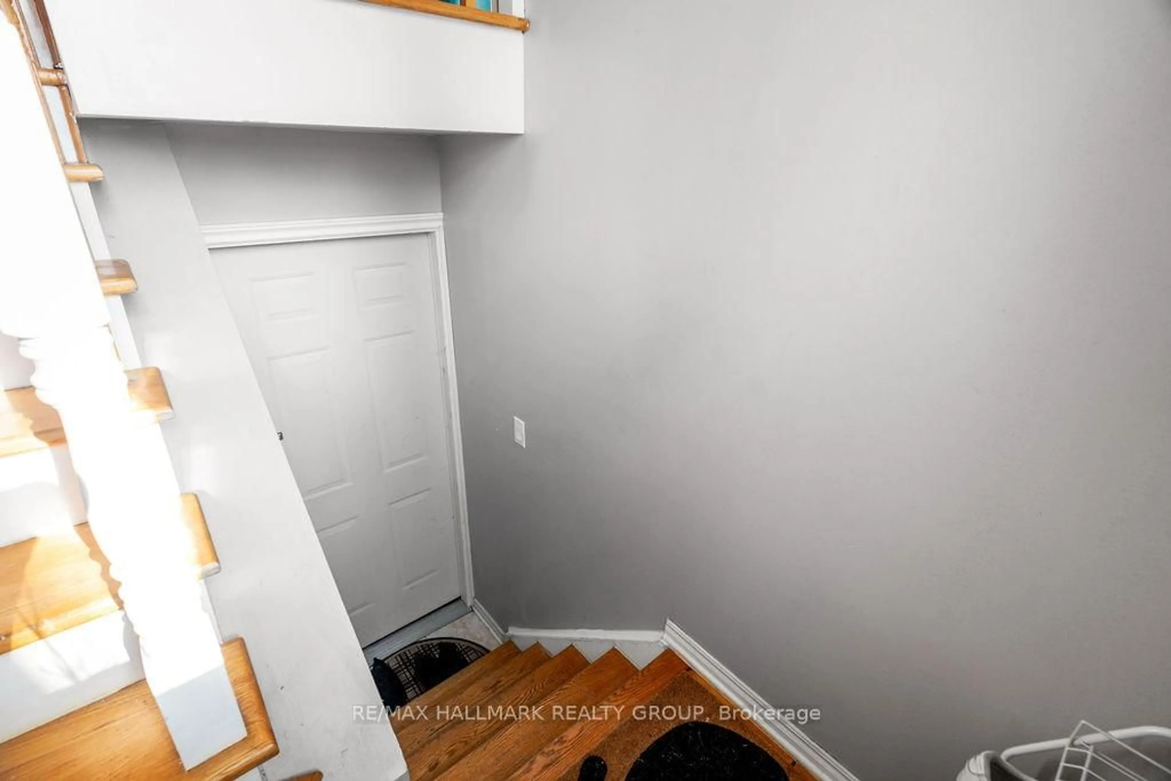 A pic of a room for 217 Dovercourt Ave, Ottawa Ontario K1Z 7H3