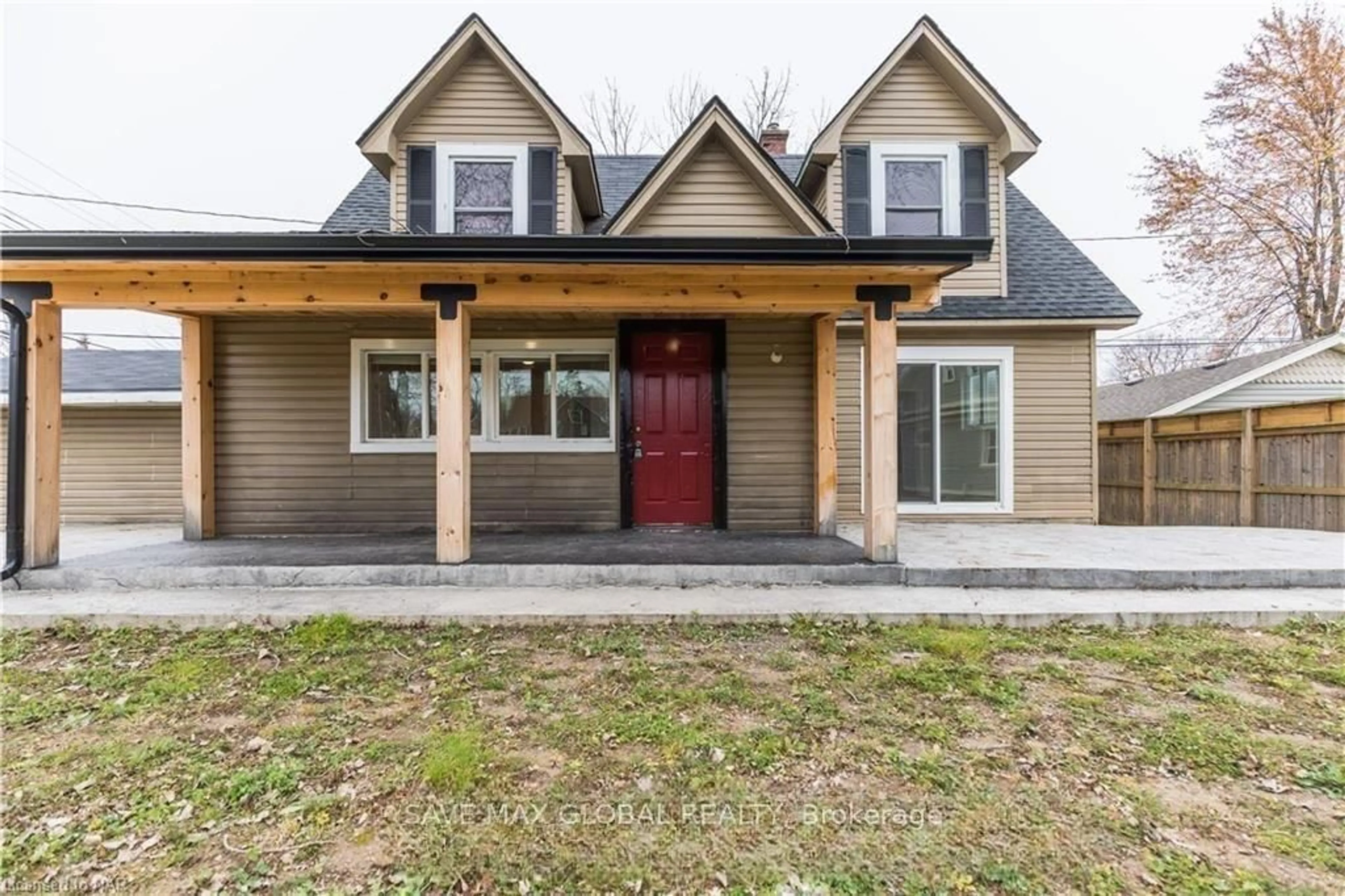 Home with vinyl exterior material, street for 464 Ferndale Ave, Fort Erie Ontario L2A 5C4