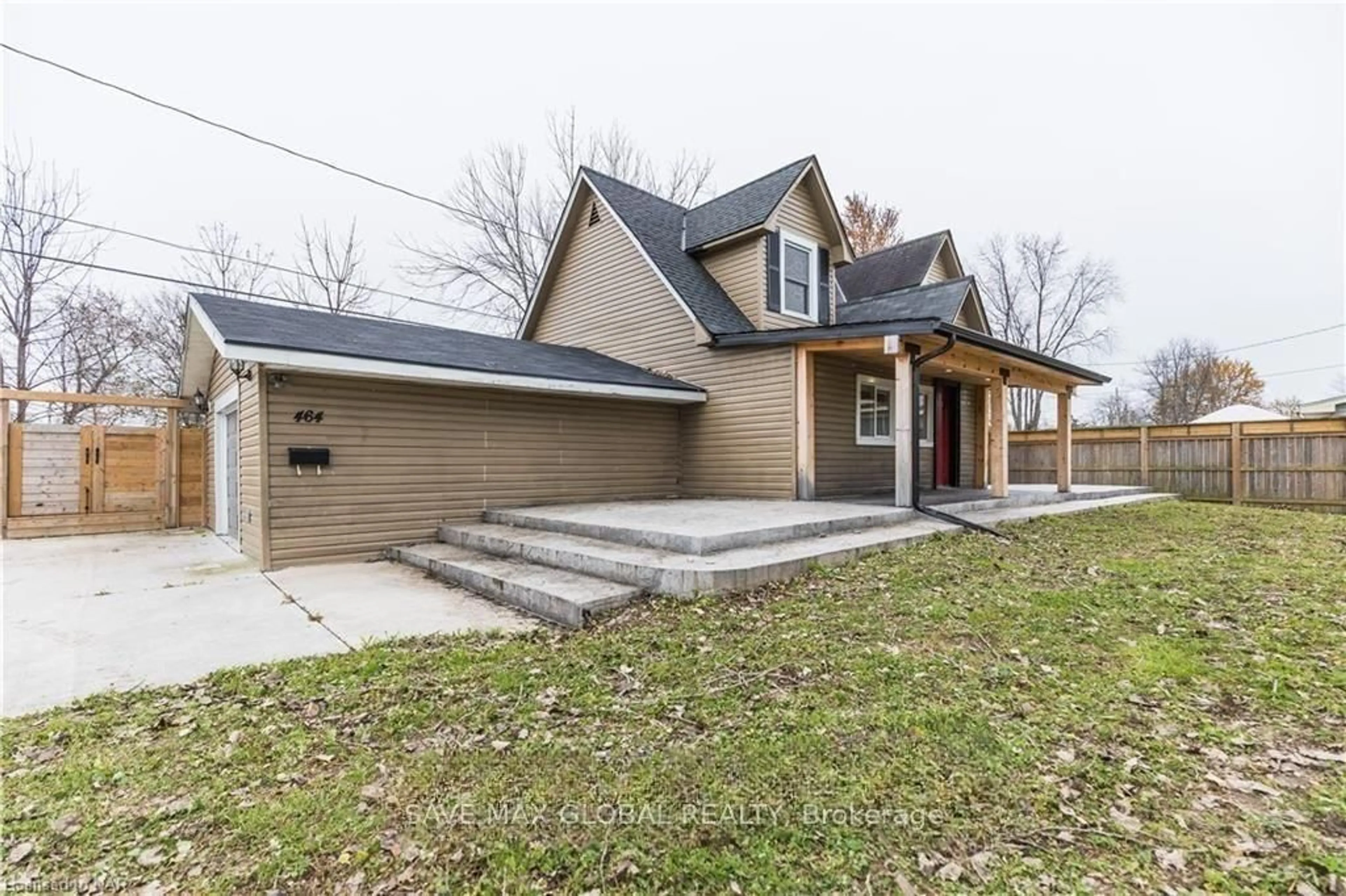 Home with brick exterior material, street for 464 Ferndale Ave, Fort Erie Ontario L2A 5C4