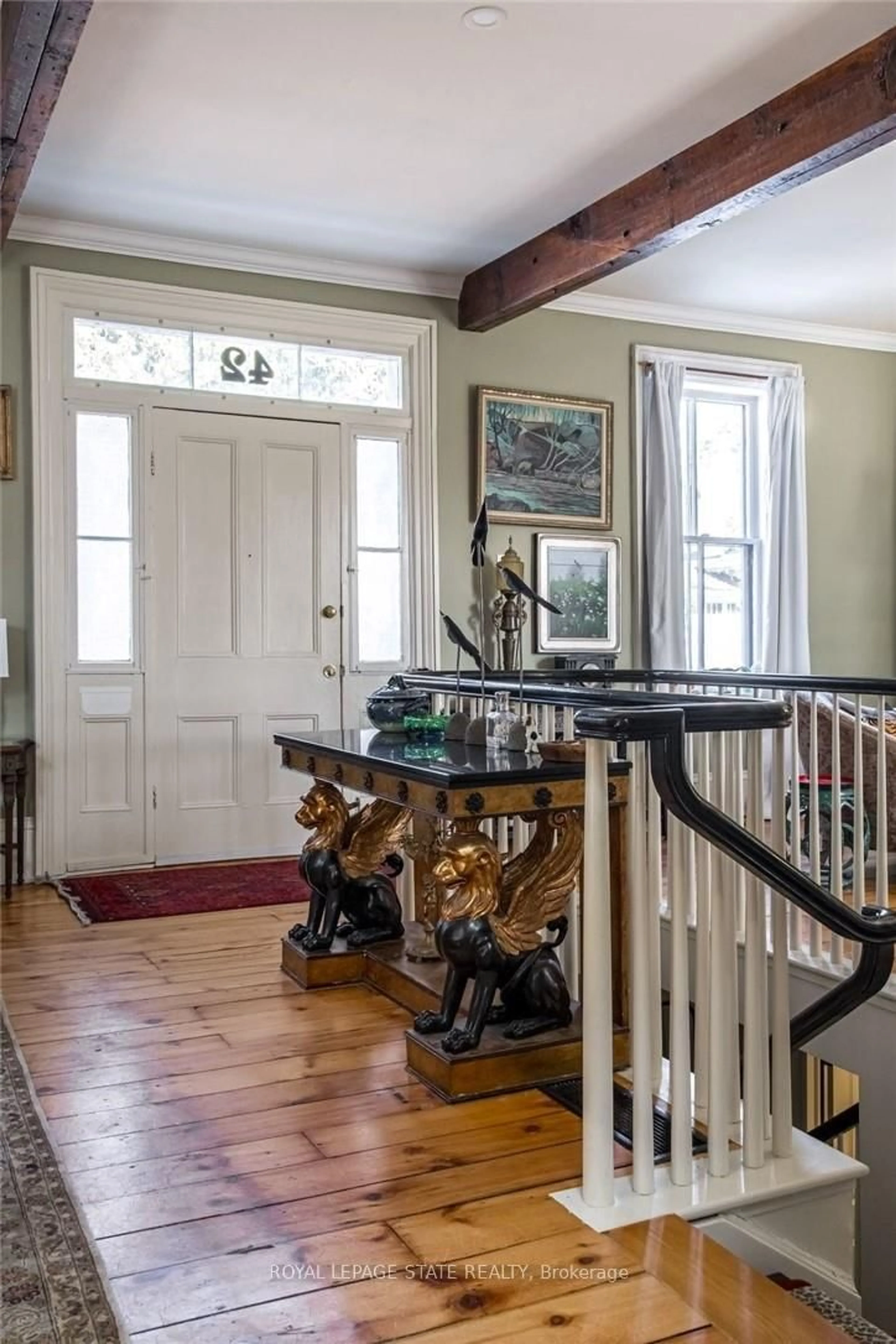 Indoor entryway for 42 Melville St, Hamilton Ontario L9H 1Z8