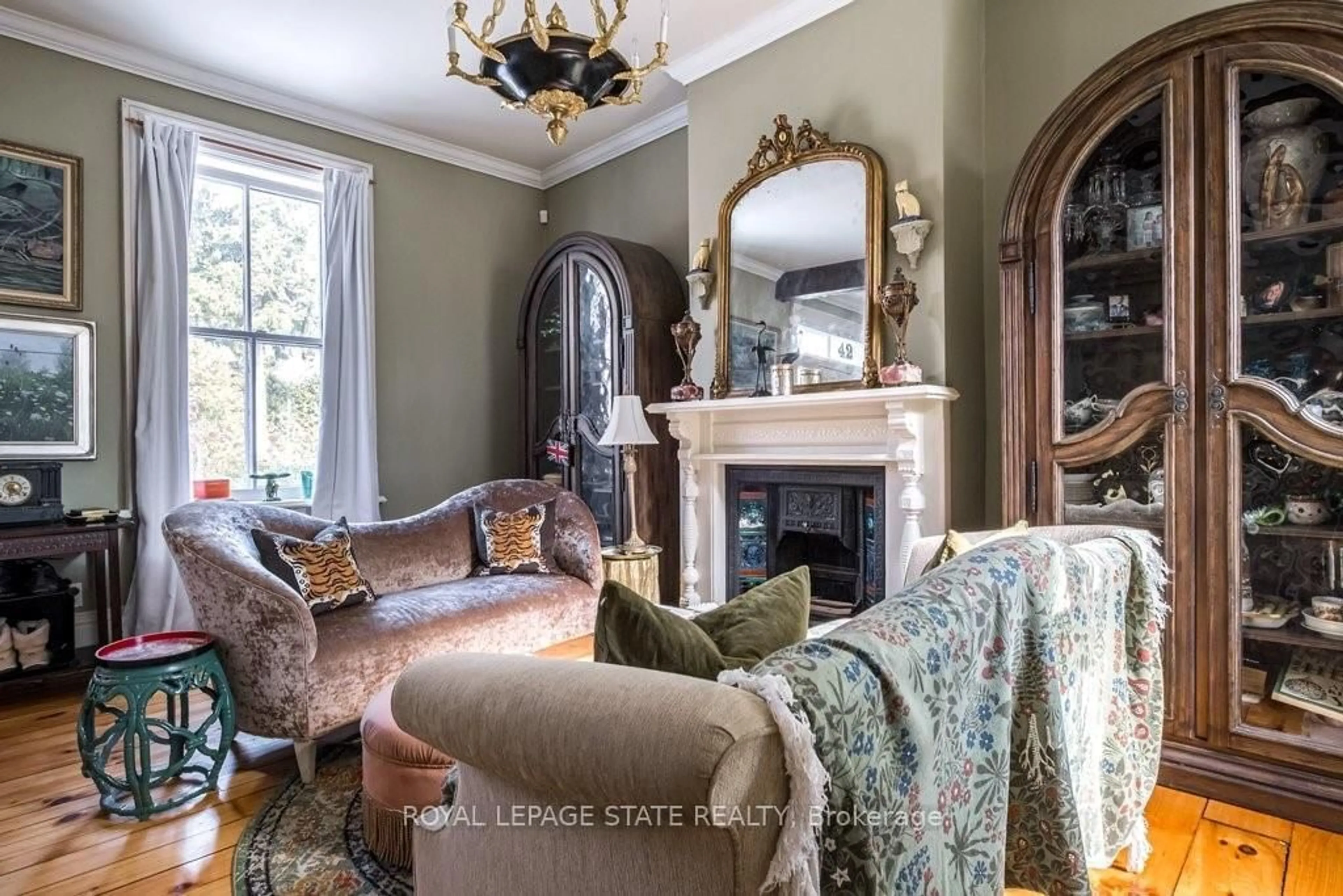 Living room with furniture, unknown for 42 Melville St, Hamilton Ontario L9H 1Z8