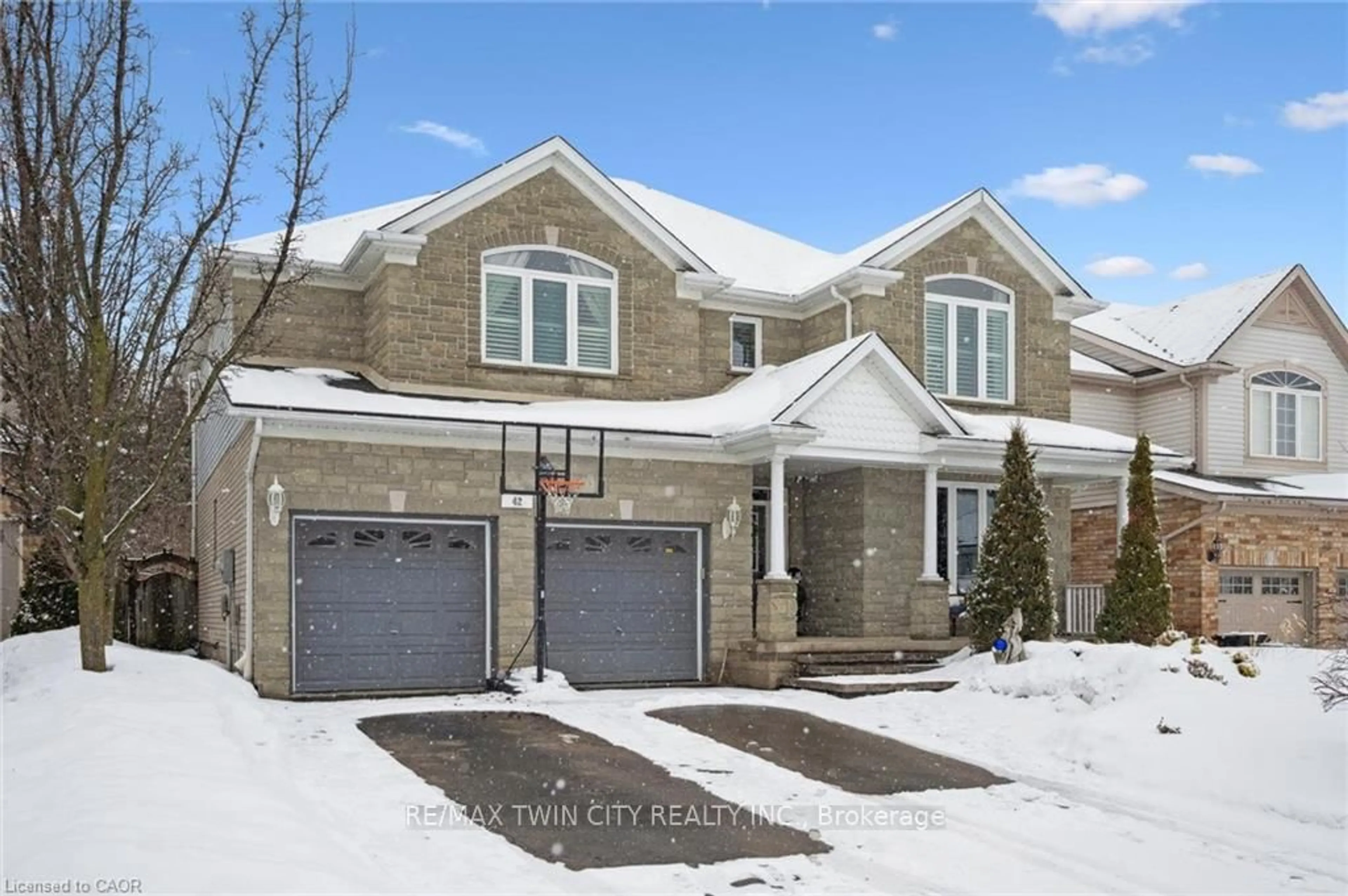 Home with brick exterior material, street for 42 FISCHER Crt, Kitchener Ontario N2P 2V9