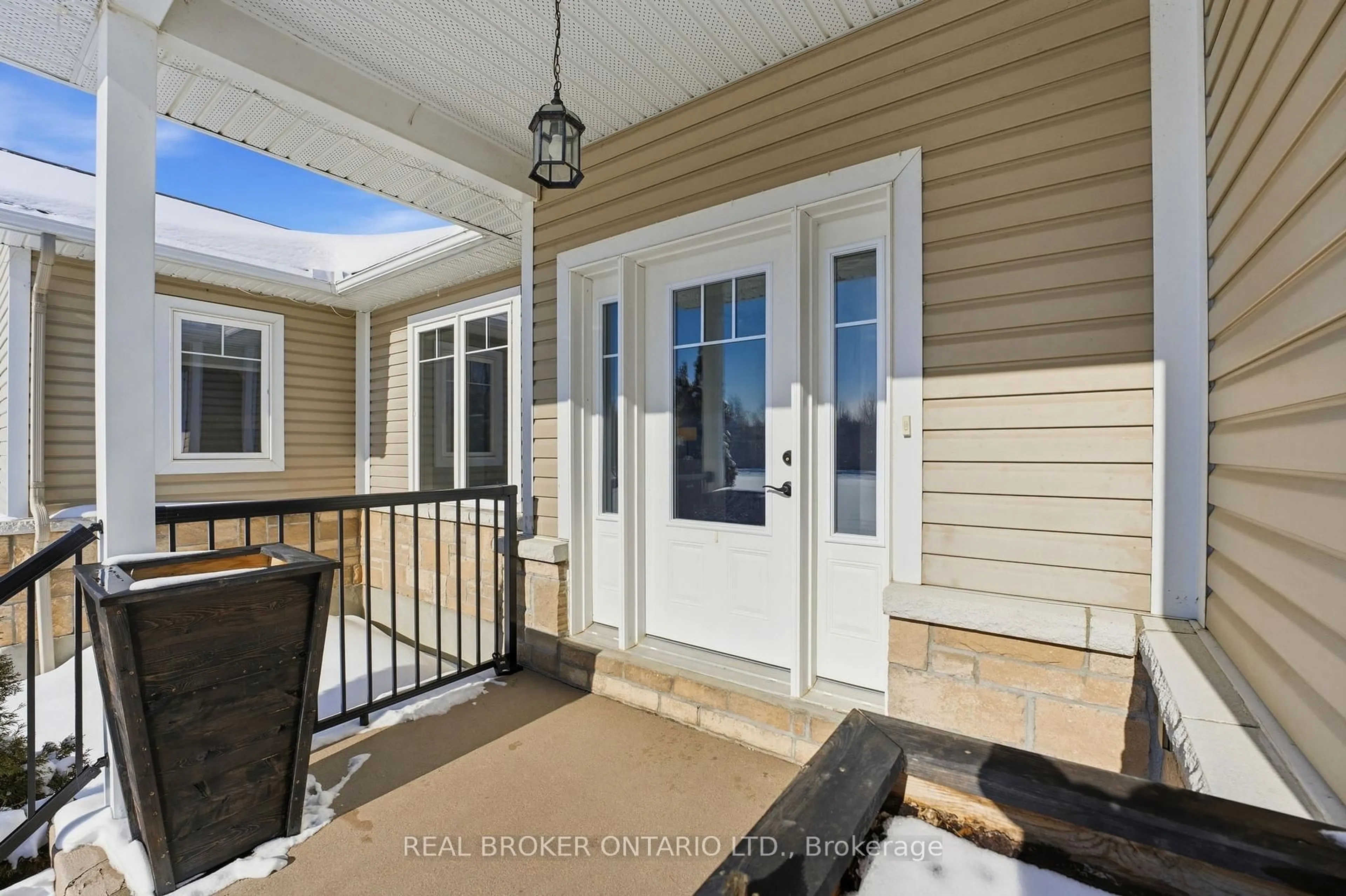 Indoor entryway for 933 Craig Rd, North Grenville Ontario K0G 1S0