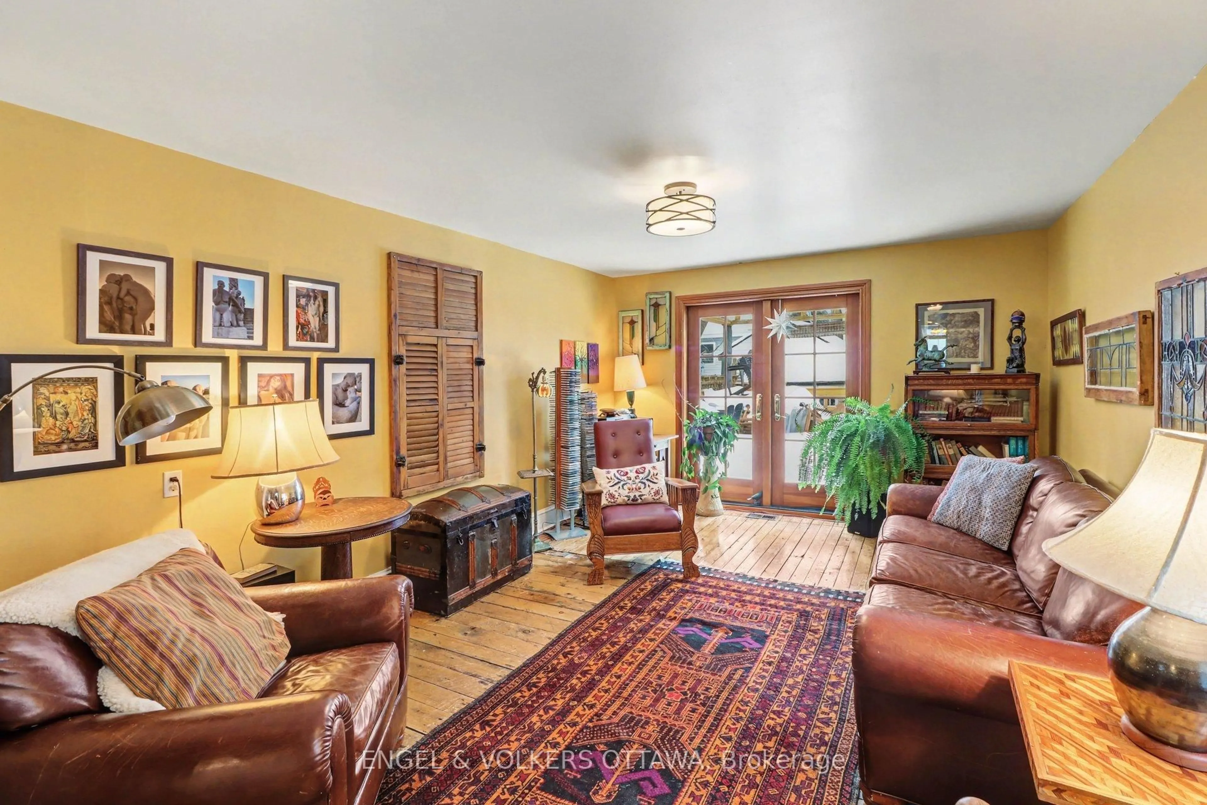 Living room with furniture, unknown for 88 Pinhey St, Ottawa Ontario K1Y 1T4