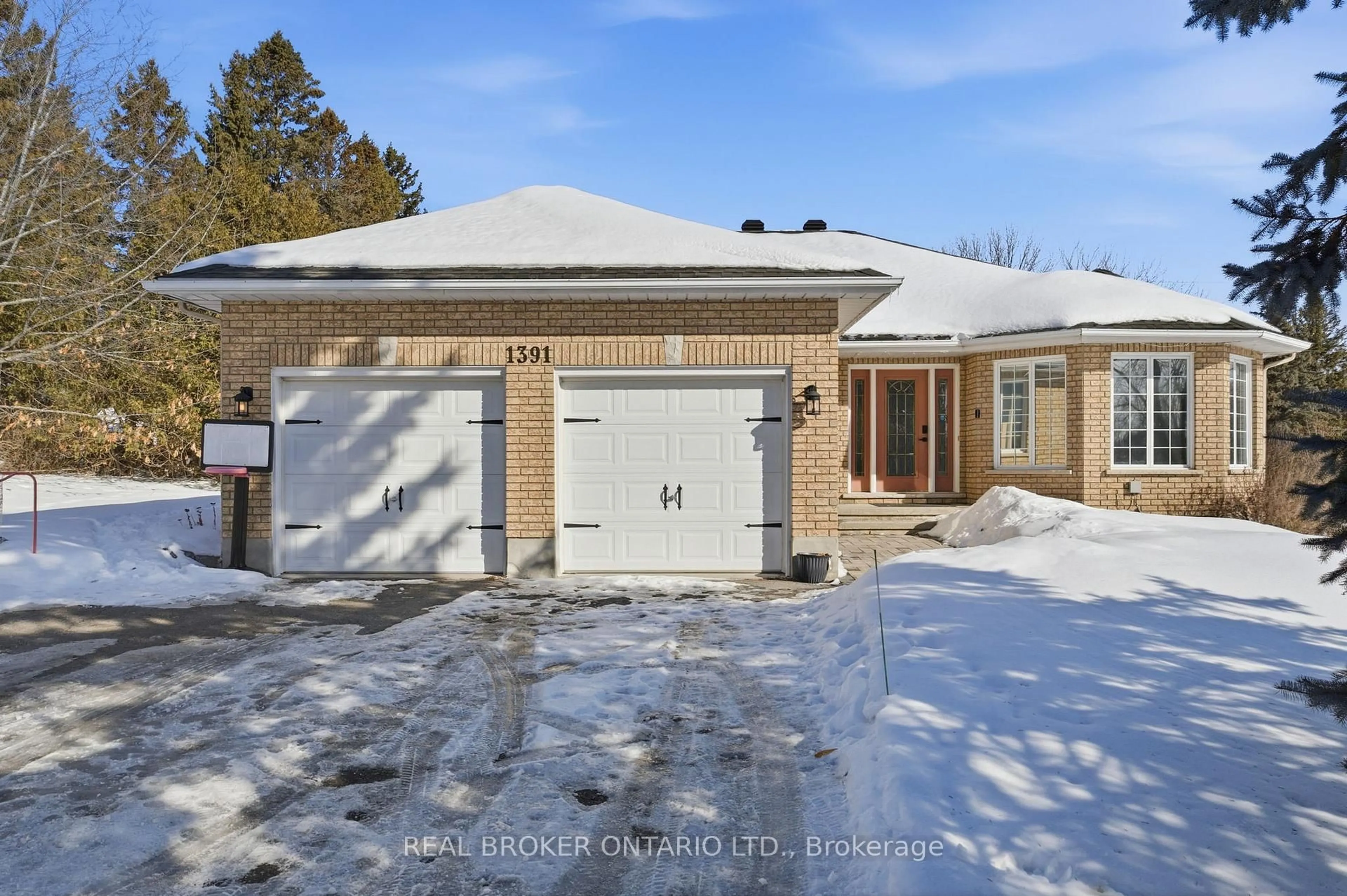 Home with brick exterior material, street for 1391 Sutherland Dr, Manotick Ontario K4M 1B3