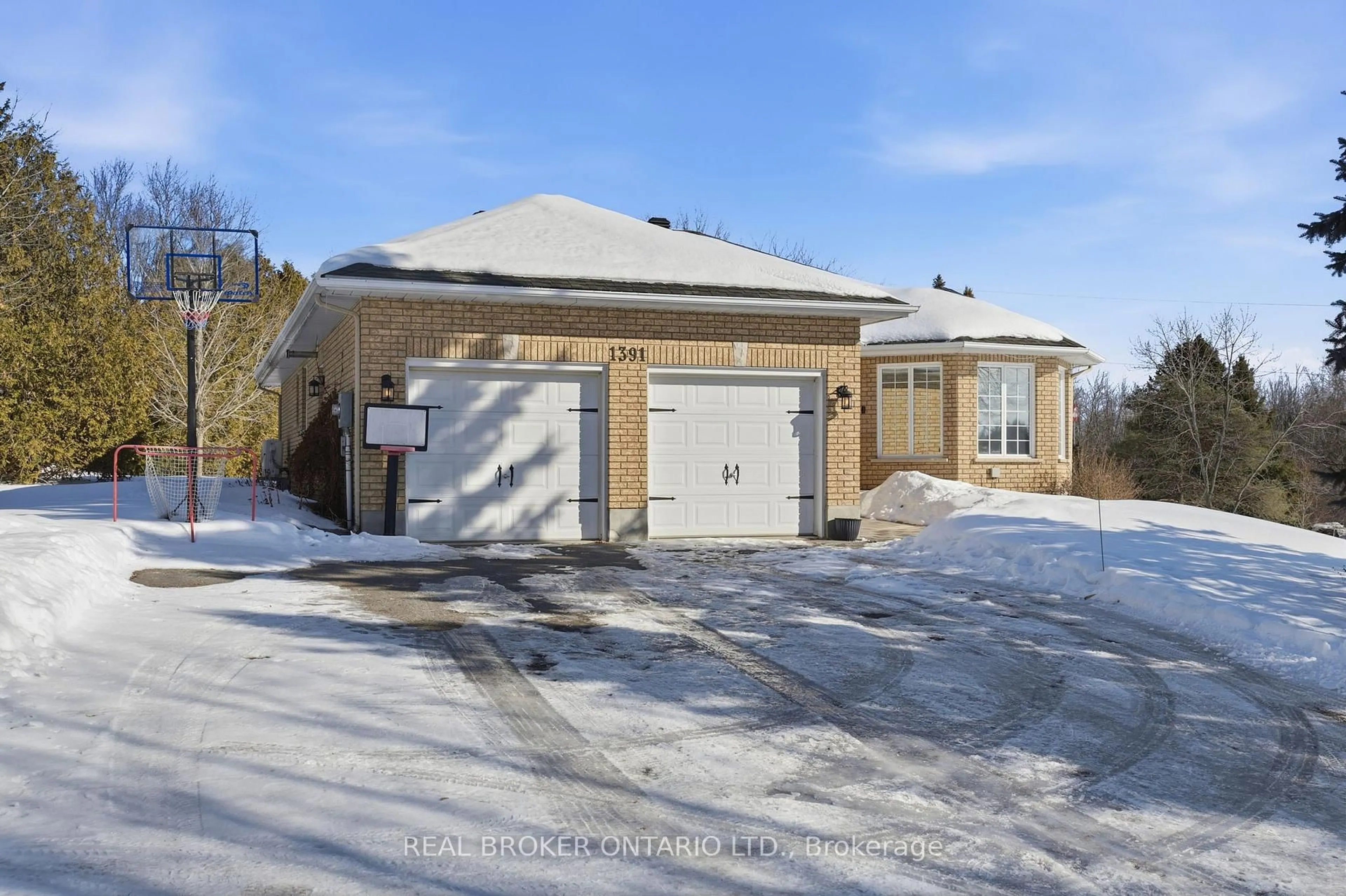 Home with brick exterior material, street for 1391 Sutherland Dr, Manotick Ontario K4M 1B3